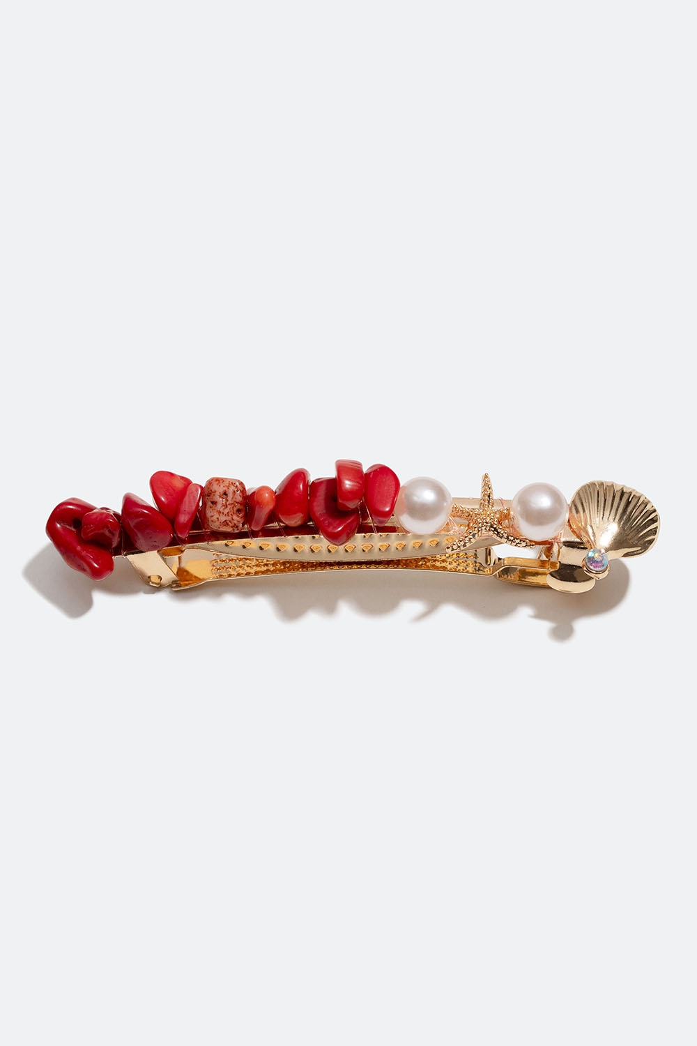 Kullanvärinen hiusklipsi, jossa on punaisia helmiä, näkinkenkä ja meritähti koristeina ryhmässä Hiustuotteet / Hiuspinnit ja -klipsit / Hiuspinnit @ Glitter (335001186000)