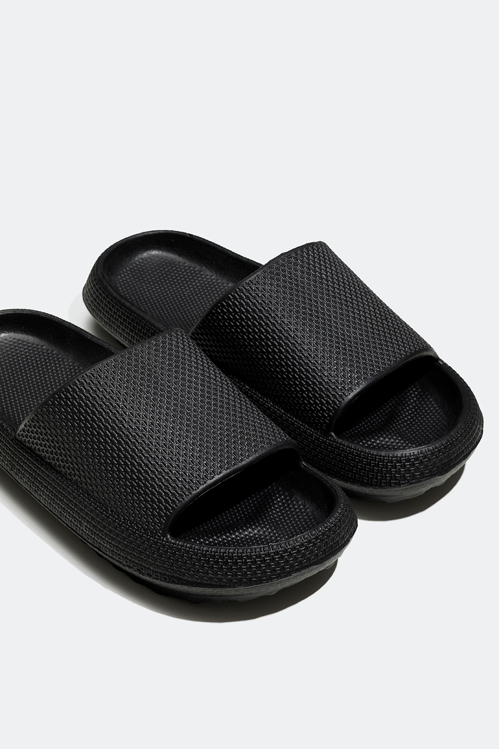 Mustat slip-in-sandaalit ryhmässä Asusteet / Tossut / Sandaalit @ Glitter (10900027)