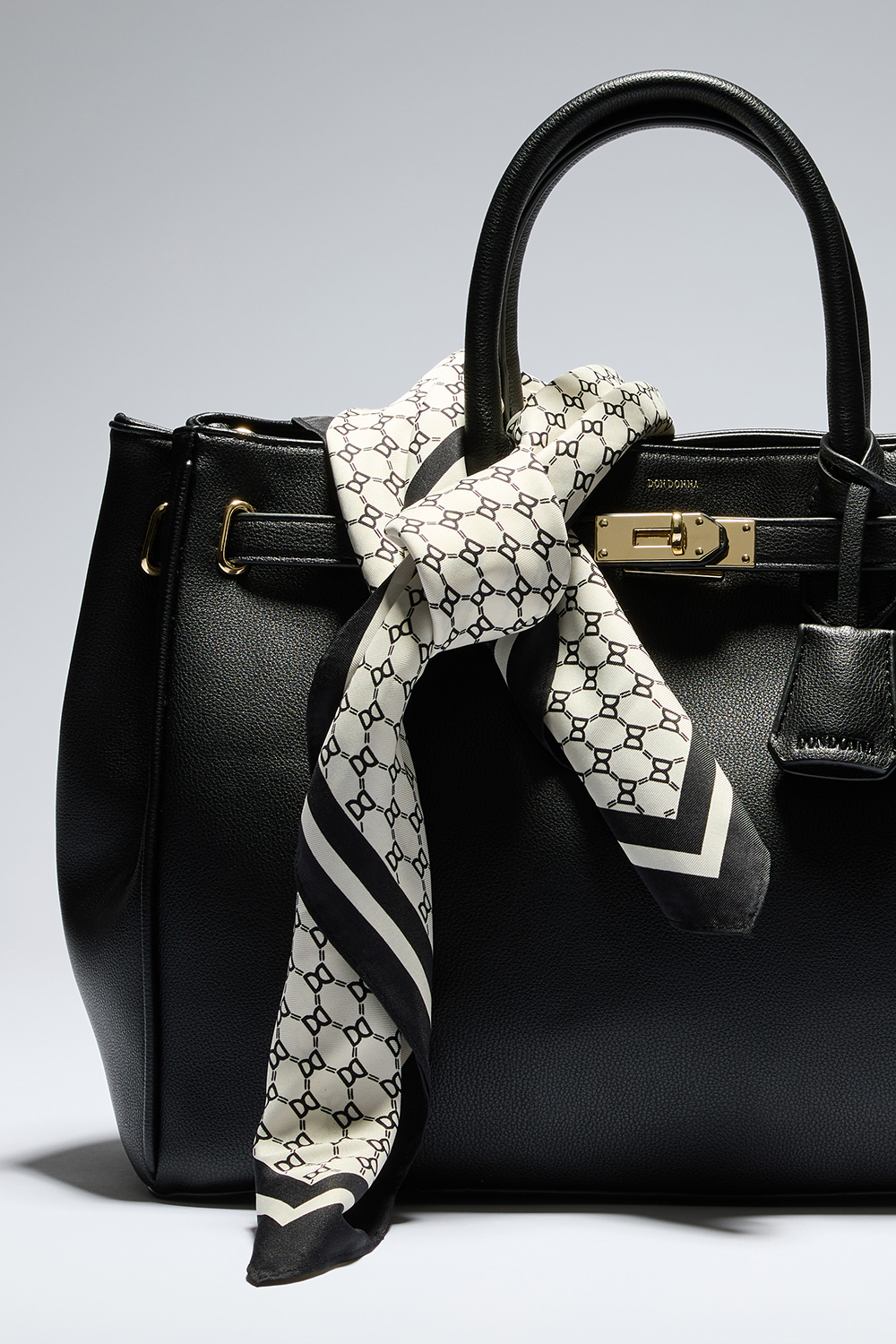 Keinosilkkinen huivi valkealla kuvioinnilla ryhmässä Store week / @ Glitter (171001508600)