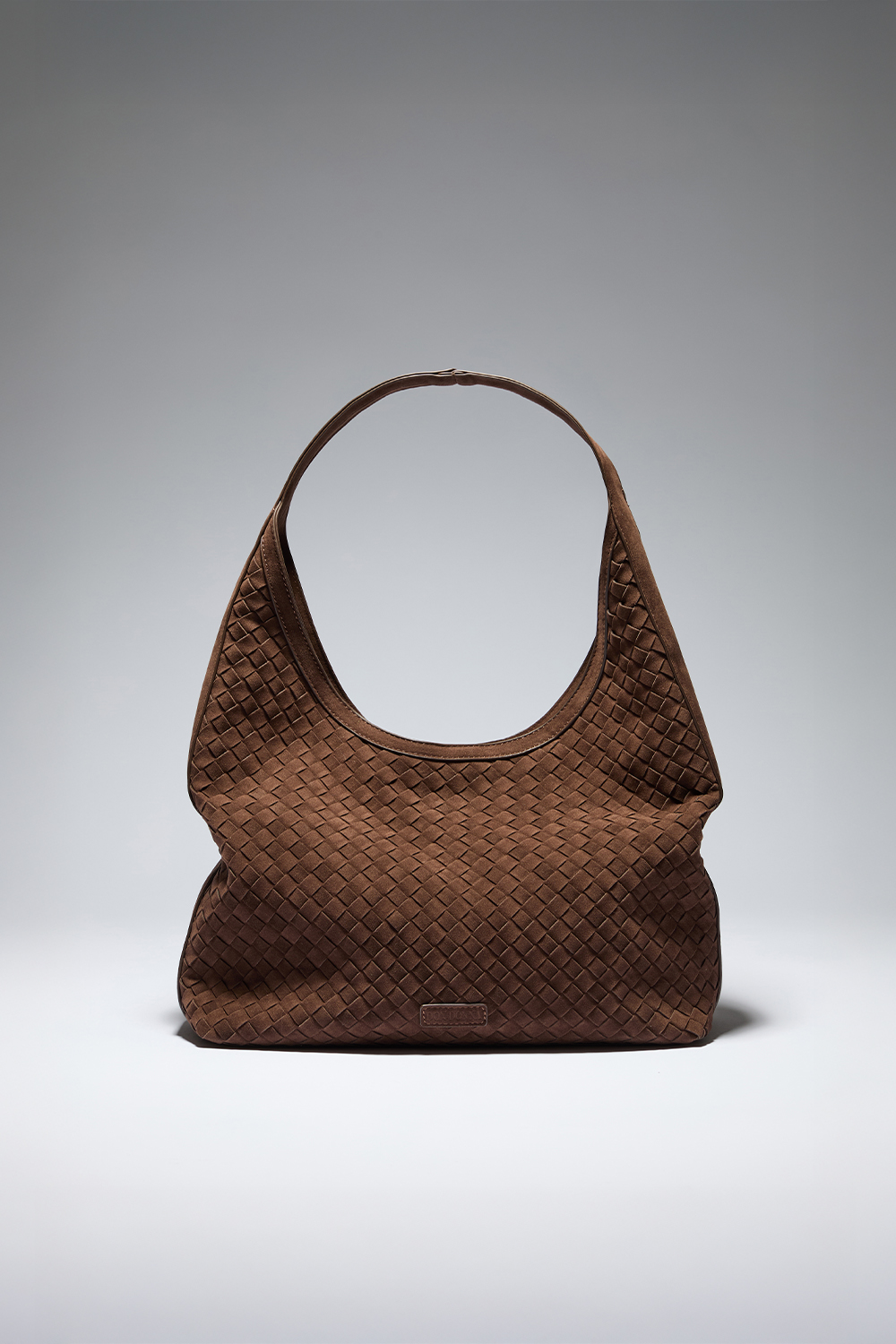 Ruskea hobo-tyylinen laukku, jossa punottu pinta ryhmässä Store week / @ Glitter (172001748200)