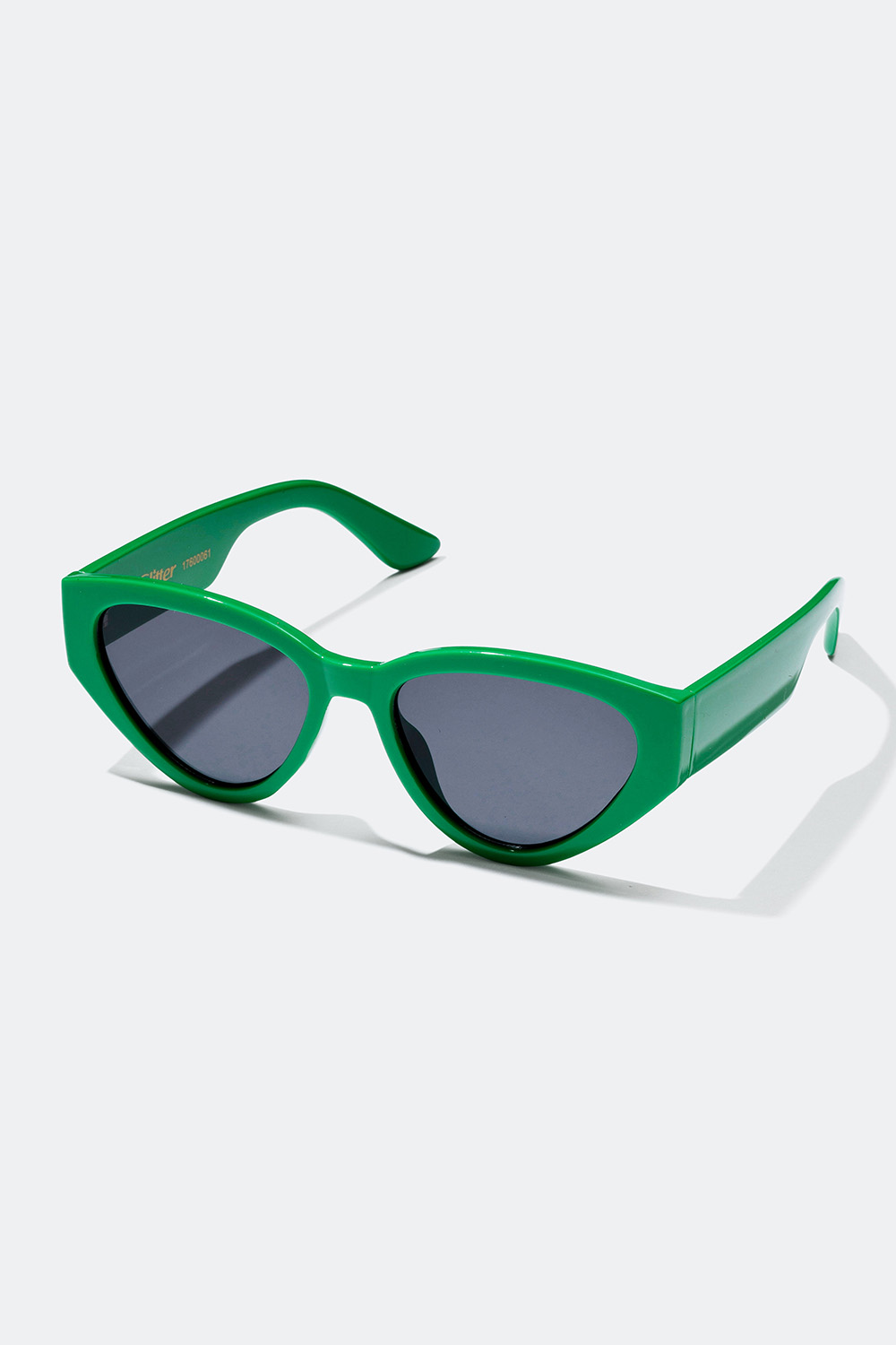 Vihreät aurinkolasit, joissa pyöristetty Cat eye -muotoilu ryhmässä Asusteet / Aurinkolasit @ Glitter (176000617500)