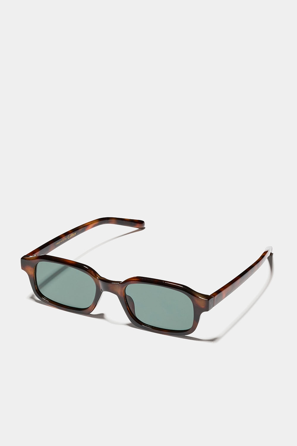 Ruskeat kulmikkaat aurinkolasit, joissa kapeat sangat ryhmässä Asusteet / Aurinkolasit @ Glitter (176001470700)