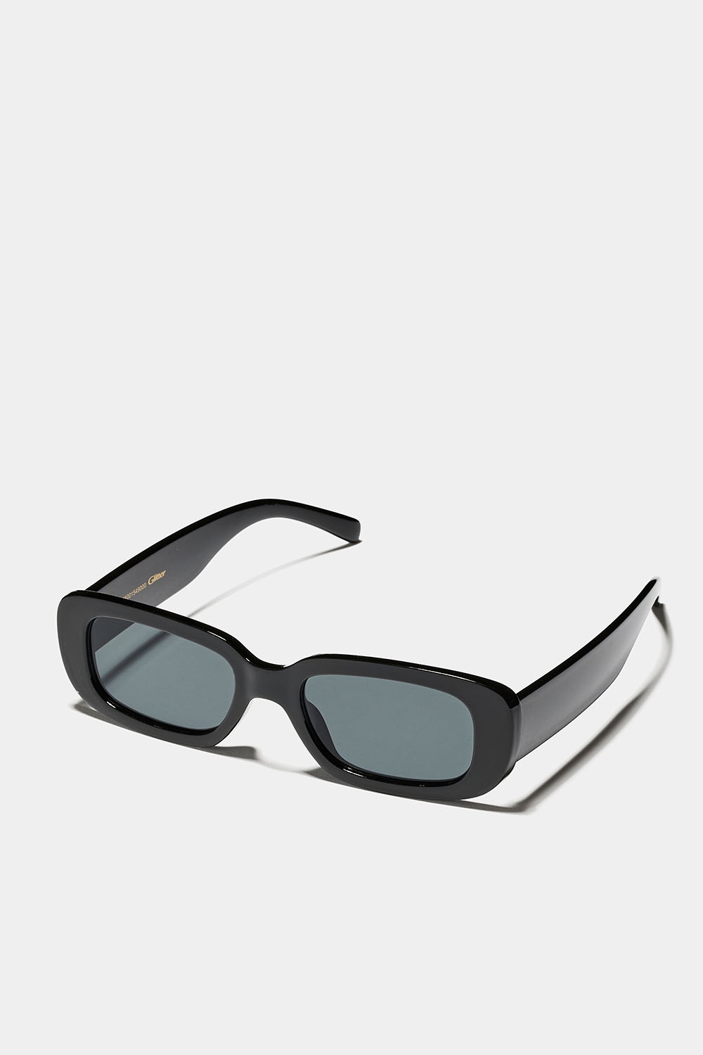 Mustat kulmikkaat aurinkolasit, joissa pyöristetyt reunat ryhmässä Asusteet / Aurinkolasit @ Glitter (176001549000)