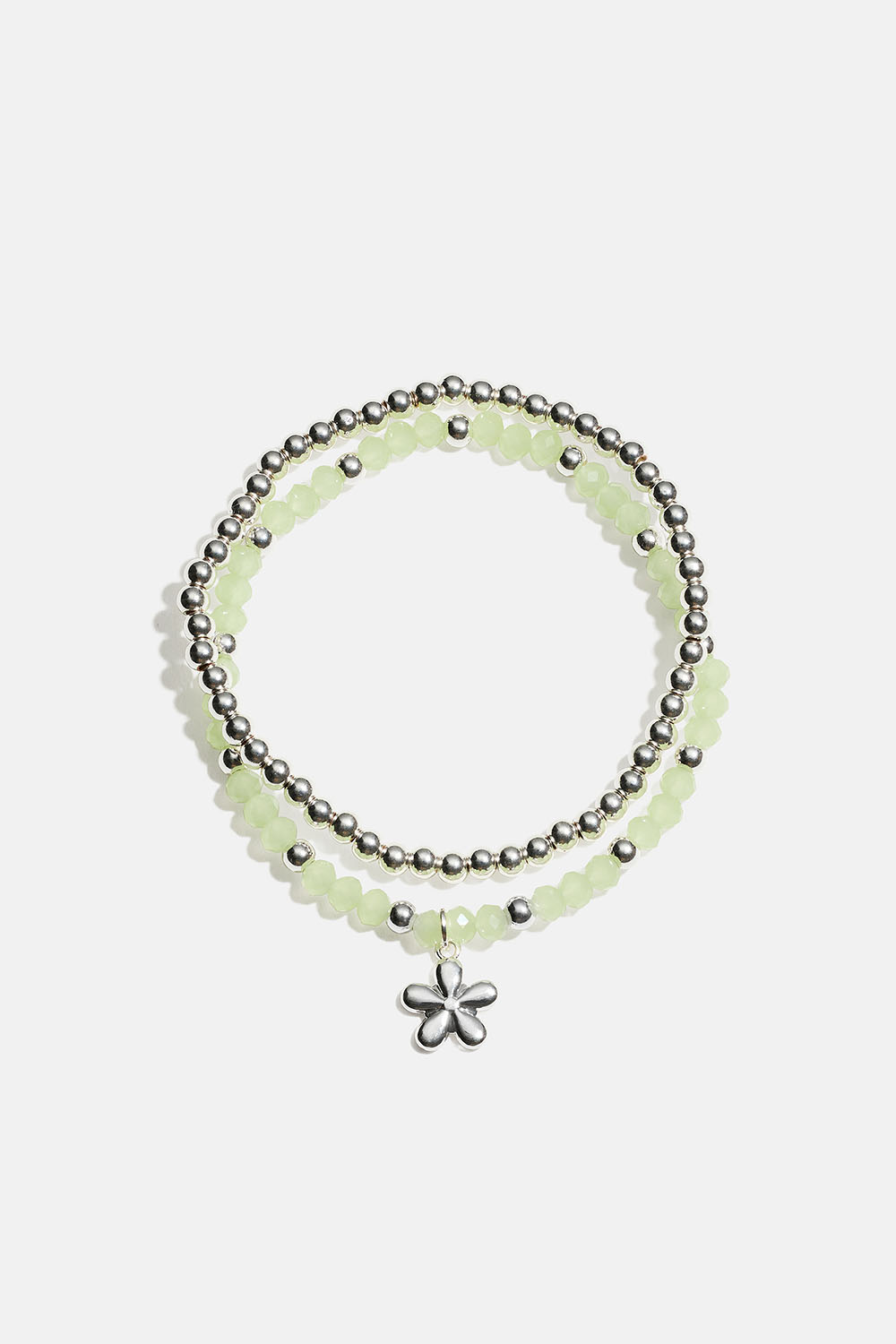 Joustavat rannekorut, joissa on kukka sekä vihreitä ja hopeanvärisiä helmiä, 2 kpl ryhmässä Korut / Rannekorut / Monipakkaus @ Glitter (251001981001)