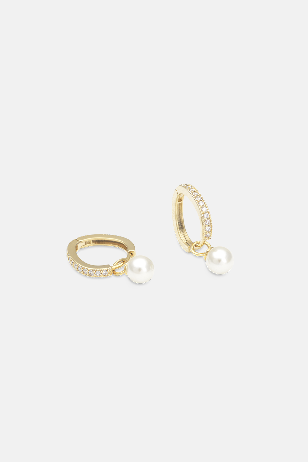 Petite Kennedy hoops earrings - Ivory pearl (Gold) ryhmässä Korut / Korvakorut / Korvarenkaat @ Glitter (253001682002)