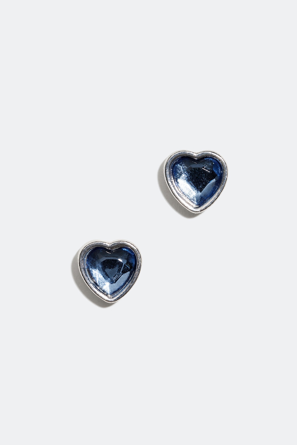 Nappikorvakorut, joissa sydämiä ja sinisiä lasikiviä ryhmässä Korut / Korvakorut / Nappikorvakorut @ Glitter (253004467001)