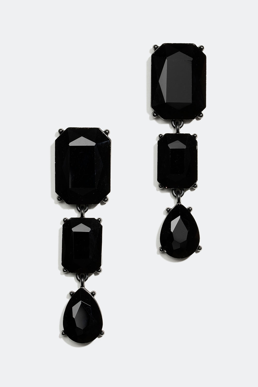 Korvakorut, joissa on suuria mustia lasikiviä ryhmässä Korut / Korvakorut @ Glitter (253005279000)