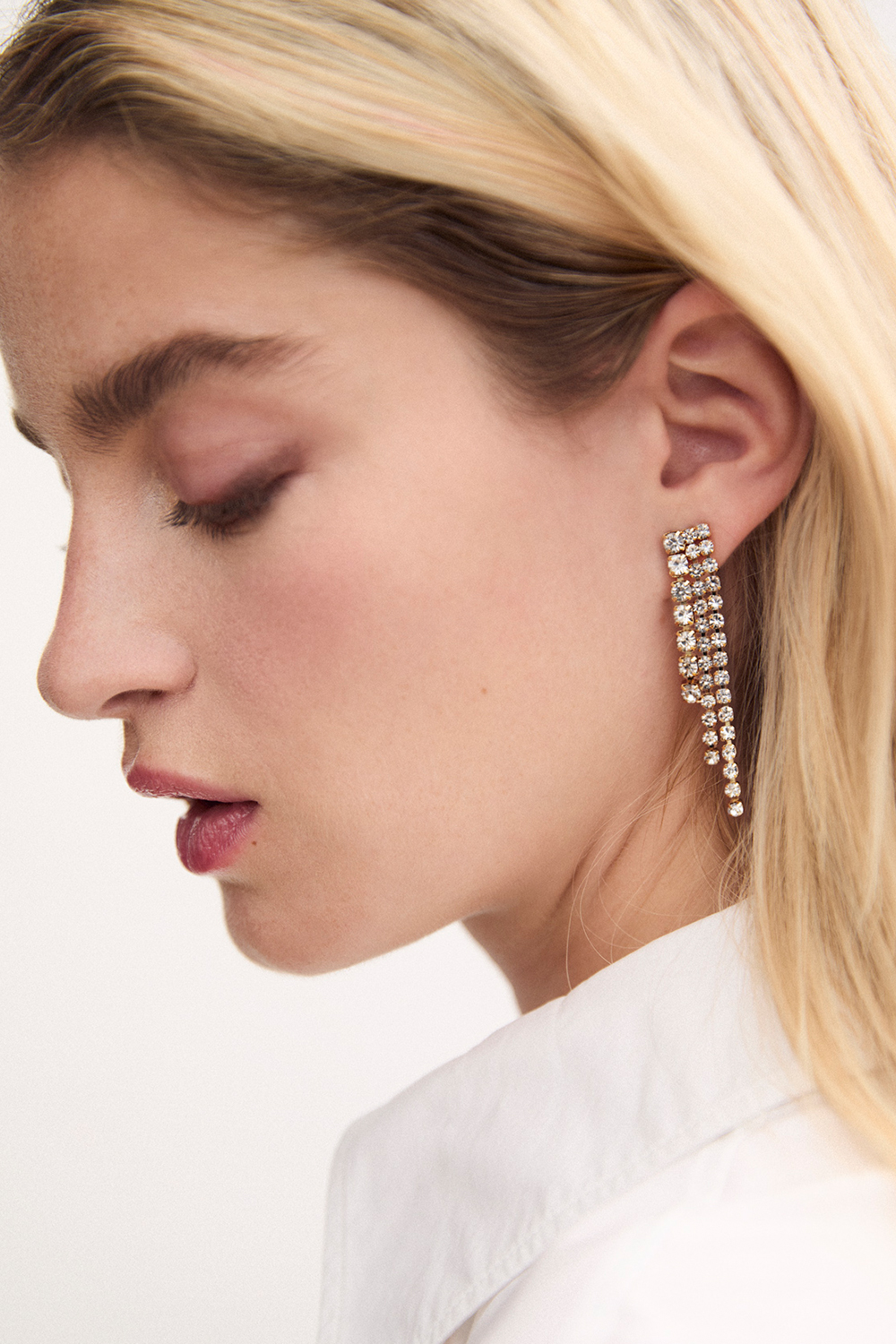 Kullanväriset strassikorvakorut, joissa kolme lenkkiä ryhmässä Korut / Korvakorut / Strassikorvakorut @ Glitter (253005330202)