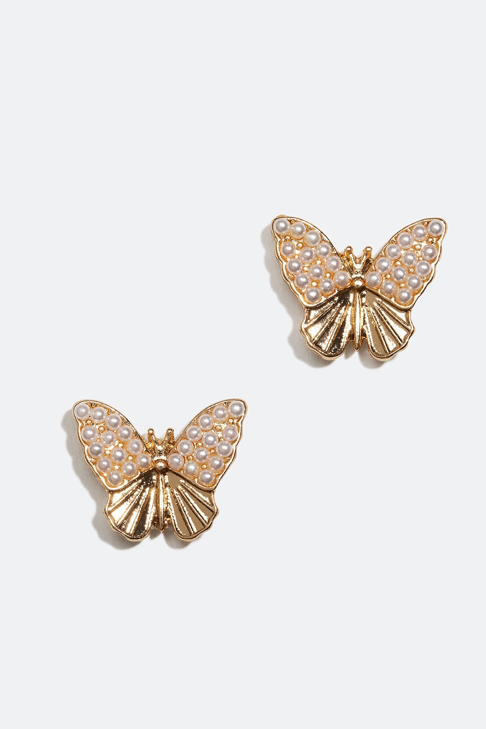 Kullanväriset nappikorvakorut, joissa perhosia ja helmiä ryhmässä Korut / Korvakorut / Nappikorvakorut @ Glitter (253005732002)