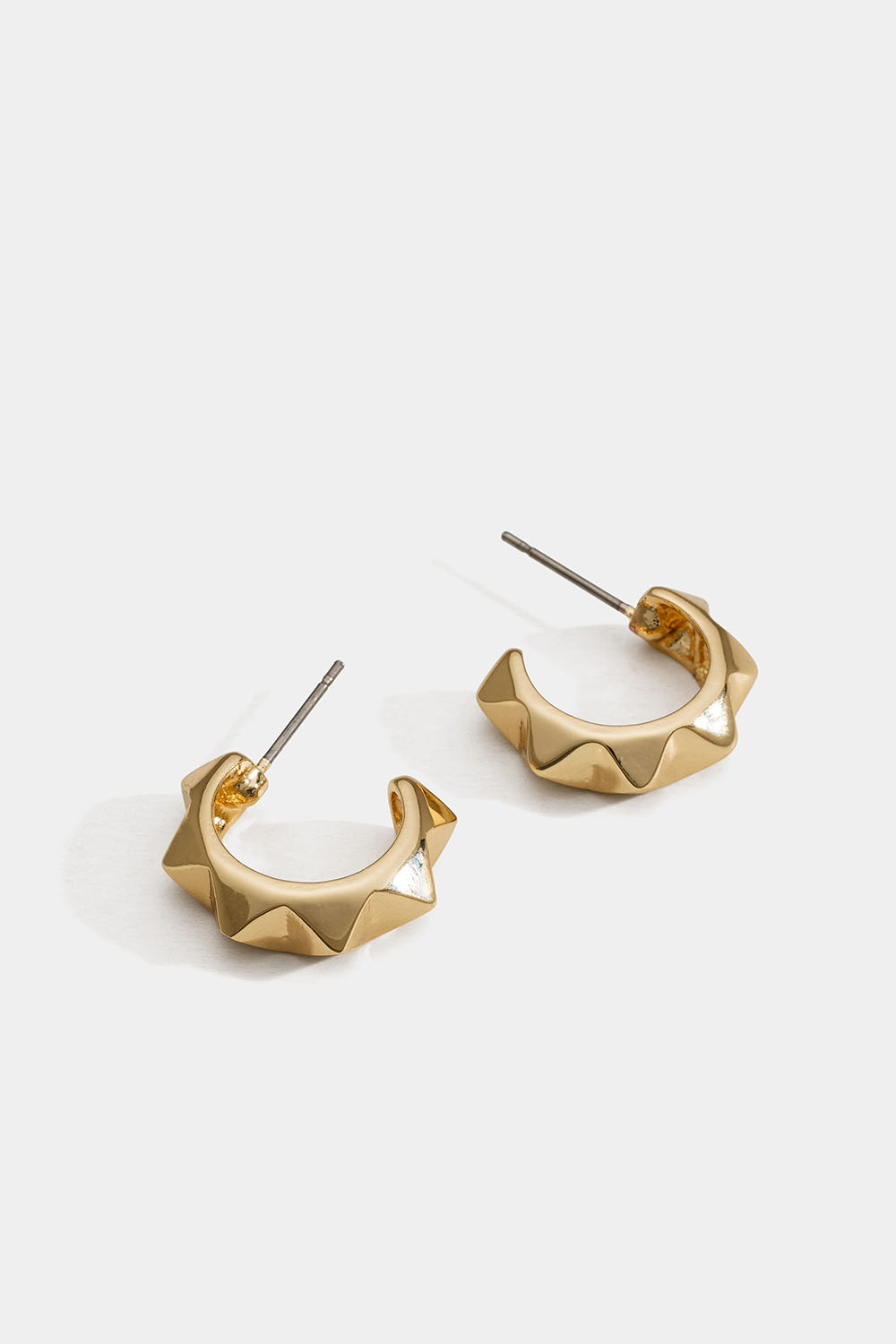 Kullanväriset korvarenkaat, joissa niittejä ryhmässä Korut / Korvakorut / Korvarenkaat @ Glitter (253007542002)