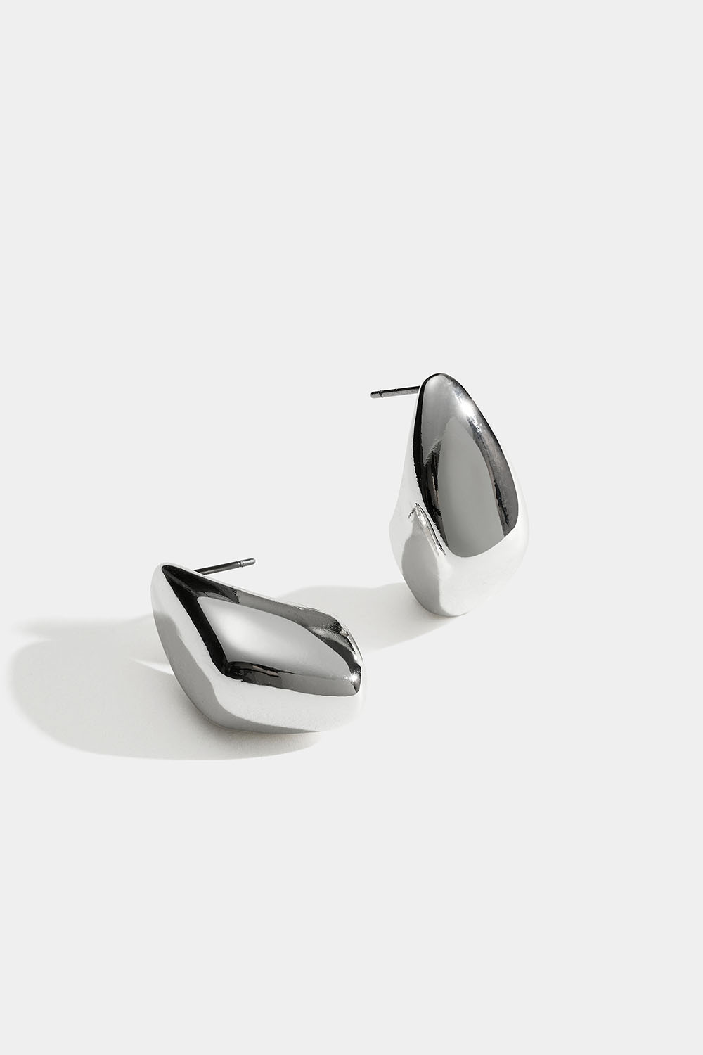 Kulmikkaiden pisaroiden muotoiset korvakorut ryhmässä Store week / @ Glitter (253010501001)