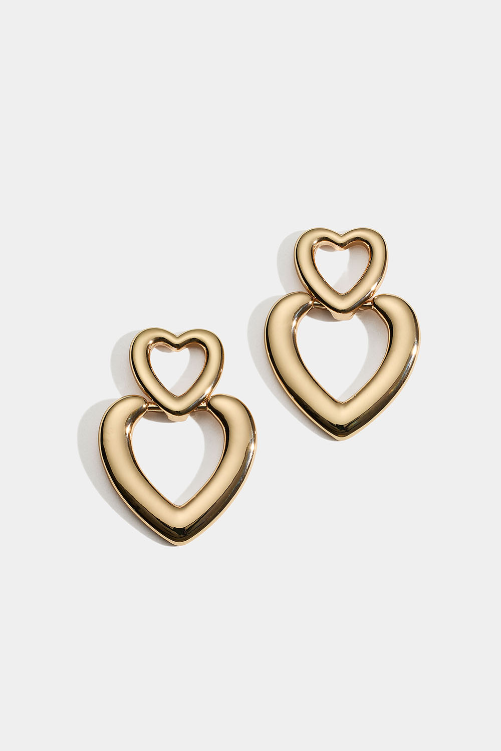 Kullanväriset korvakorut, joissa kaksi sydäntä ryhmässä Korut / Korvakorut @ Glitter (253010532002)