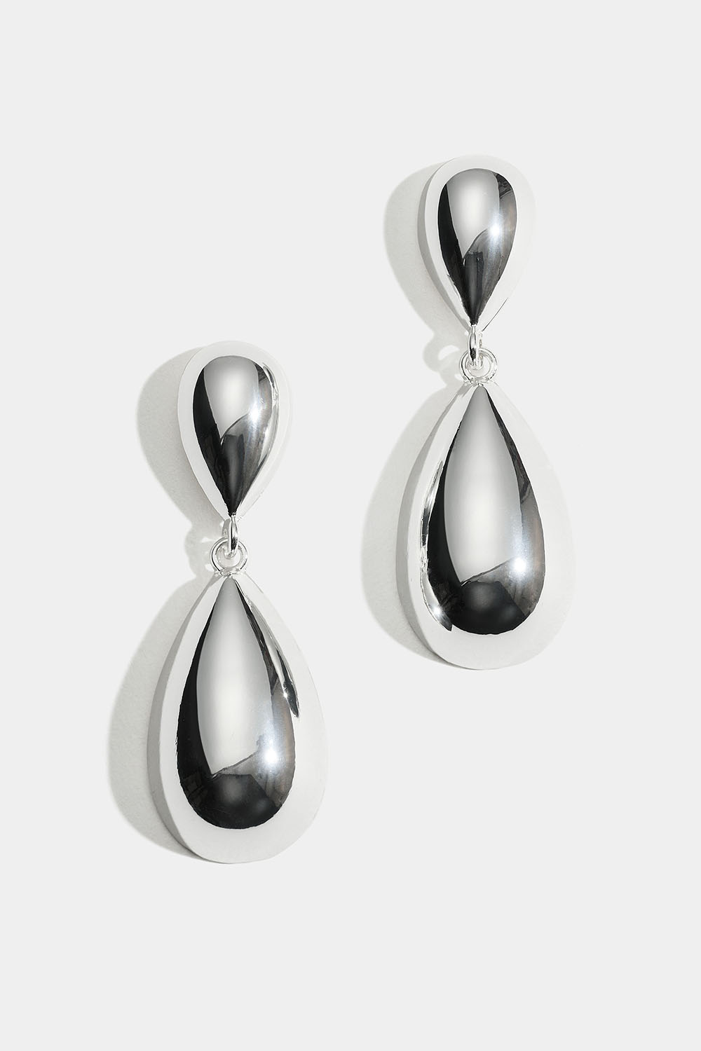 Korvakorut, joissa suuret, pisaranmuotoiset riipukset ryhmässä Korut / Korvakorut @ Glitter (253010571001)