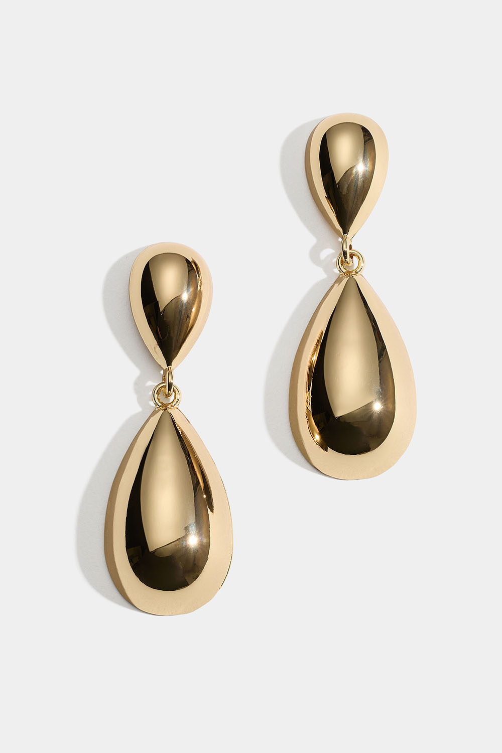 Kullanväriset korvakorut, joissa suuret pisaranmuotoiset riipukset ryhmässä Store week / @ Glitter (253010572002)