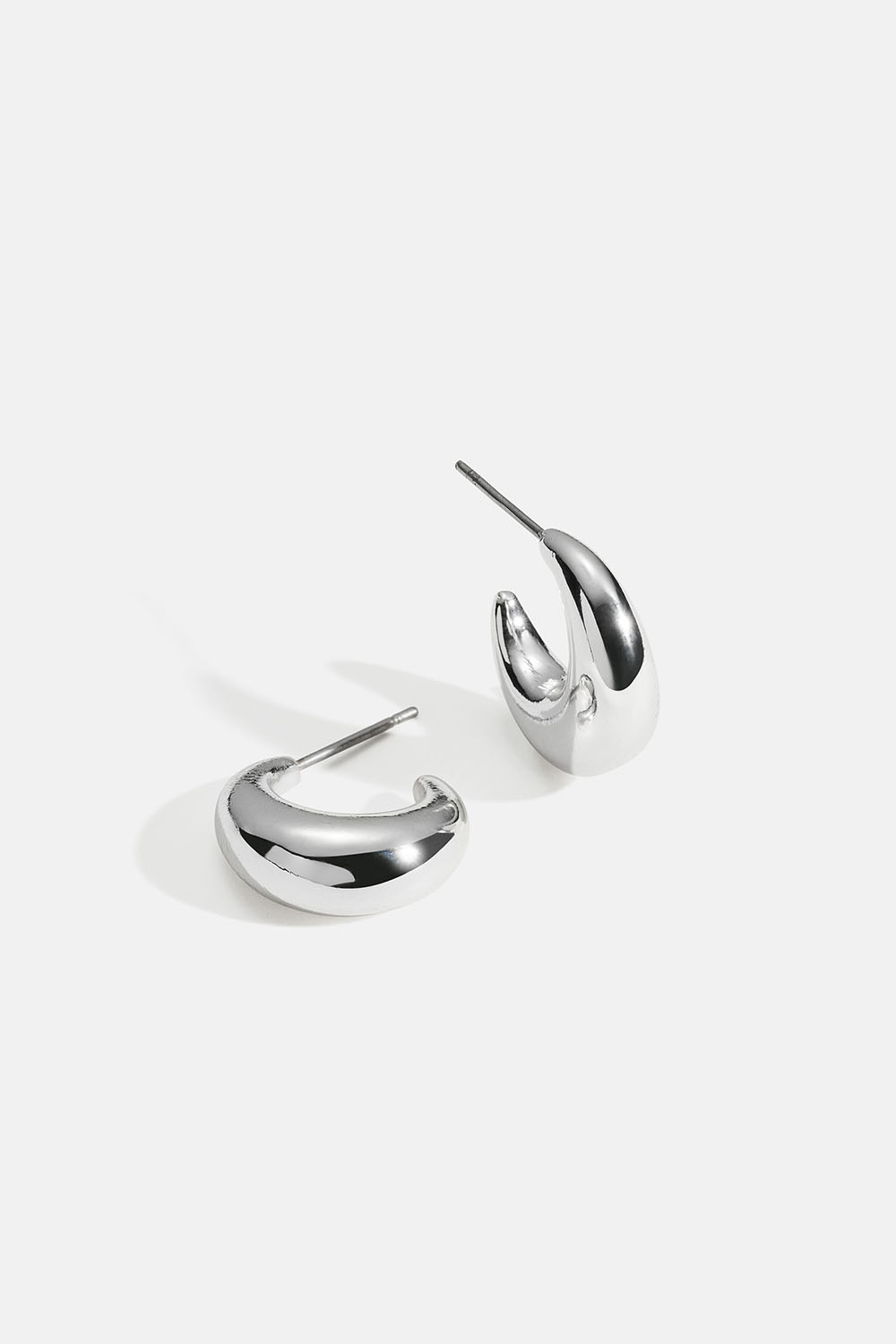 Pienet pyöristetyt korvarenkaat ryhmässä Korut / Korvakorut / Korvarenkaat @ Glitter (253010581001)