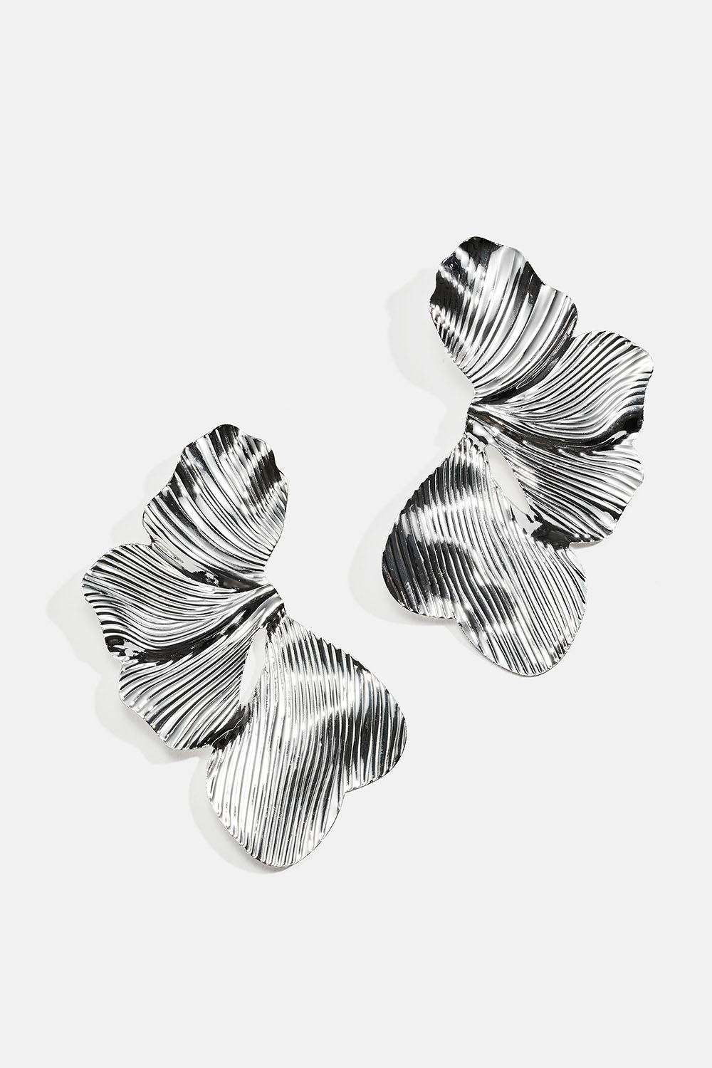 Kukan terälehtien muotoiset korvakorut ryhmässä Korut / Korvakorut @ Glitter (253010711001)