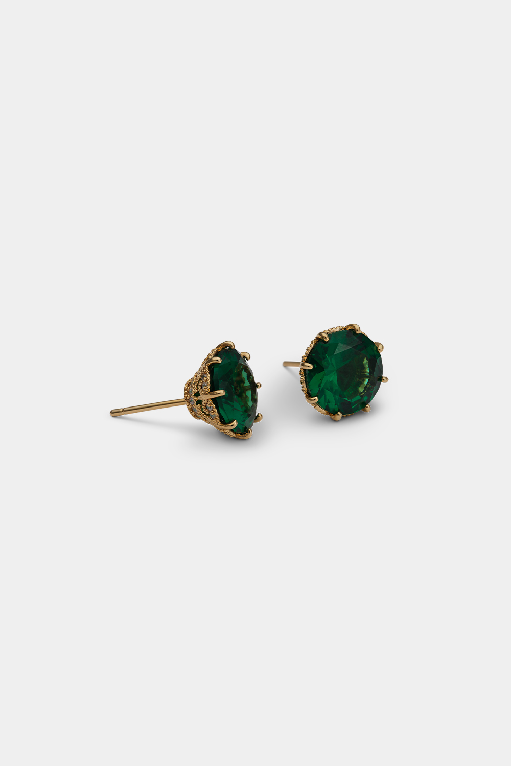 Elenora stud earrings - Emerald ryhmässä Korut / Korvakorut / Nappikorvakorut @ Glitter (253010807502)