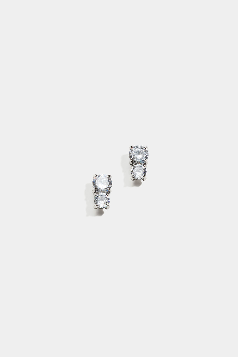 Teräksiset nappikorvakorut, jossa on kaksi Cubic zirconia -kiveä ryhmässä Stainless Steel / Teräksiset korvakorut @ Glitter (253012121600)