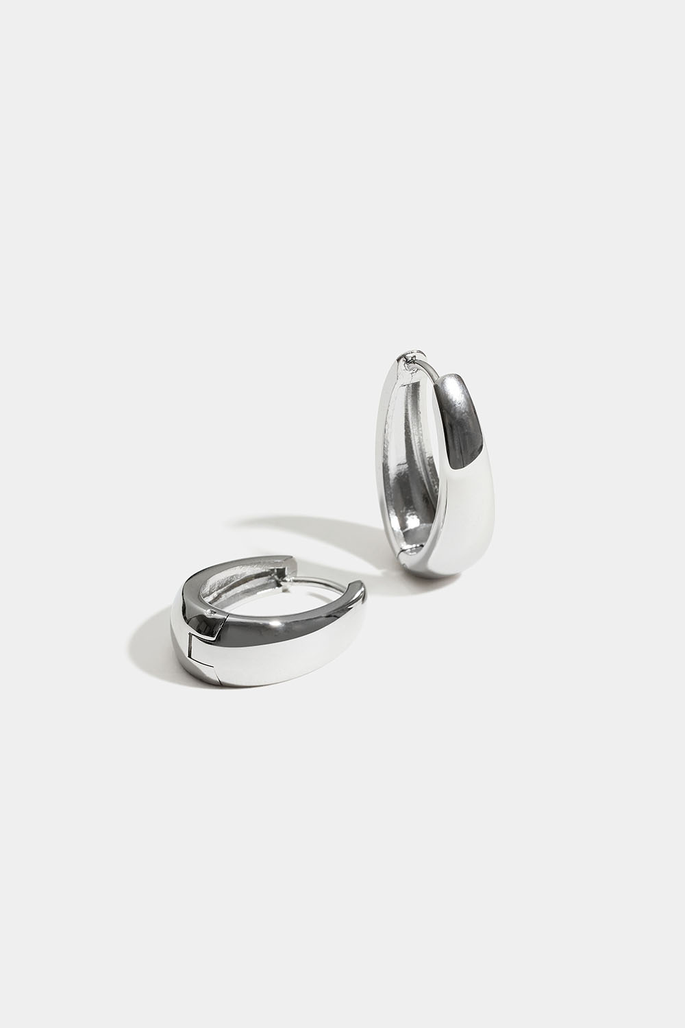 Soikeat teräskorvarenkaat ryhmässä Stainless Steel / Teräksiset korvakorut @ Glitter (253012141600)