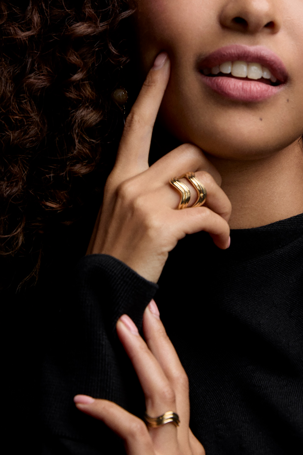 Aaltoileva kullanvärinen sormus ryhmässä Korut / Sormukset @ Glitter (2560017020)