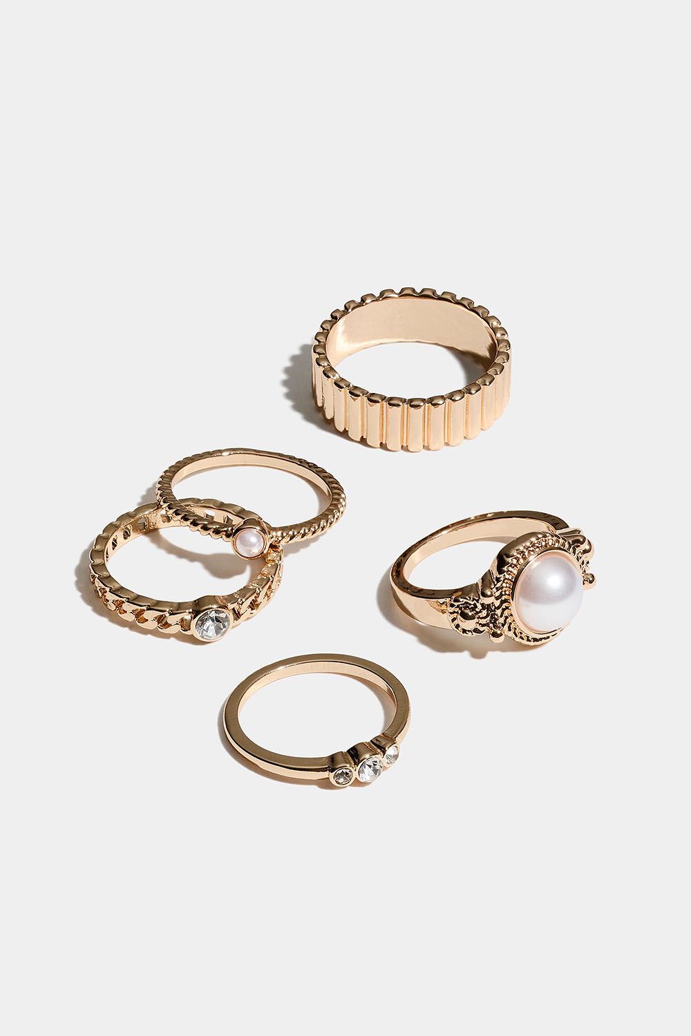 Eri kokoiset kullanväriset sormukset, joissa on mustaa emalia ja lasikiviä, 5 kpl ryhmässä Korut / Sormukset / Monipakkaus @ Glitter (2560018020)