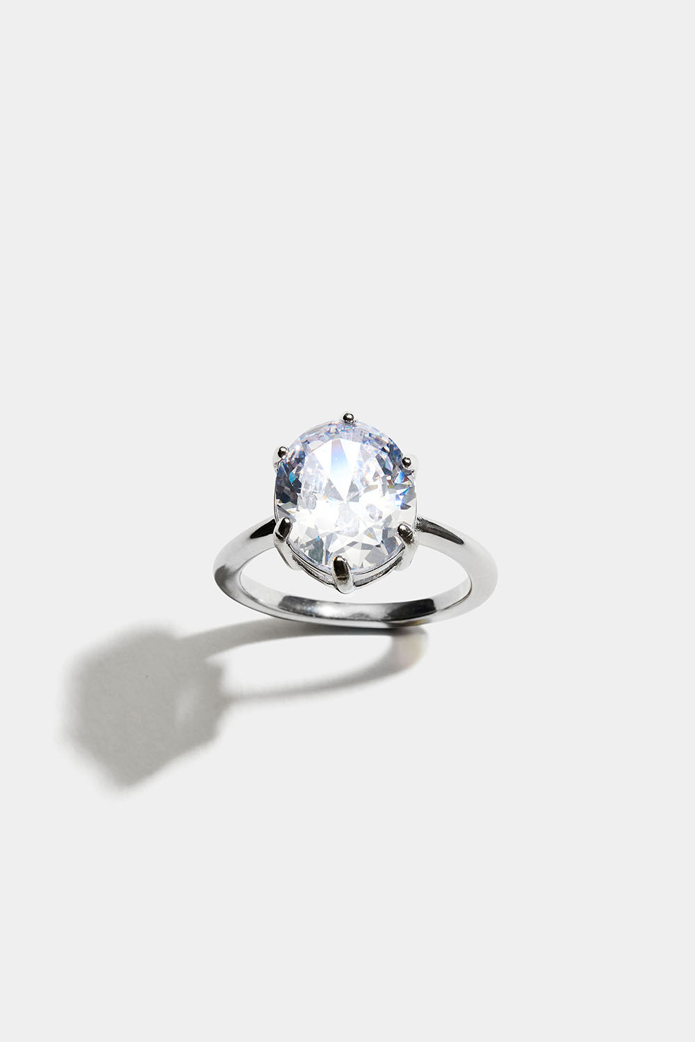 Teräksinen sormus, jossa on suuri soikea Cubic zirconia -kivi ryhmässä Stainless Steel / Teräksiset sormukset @ Glitter (2560020916)