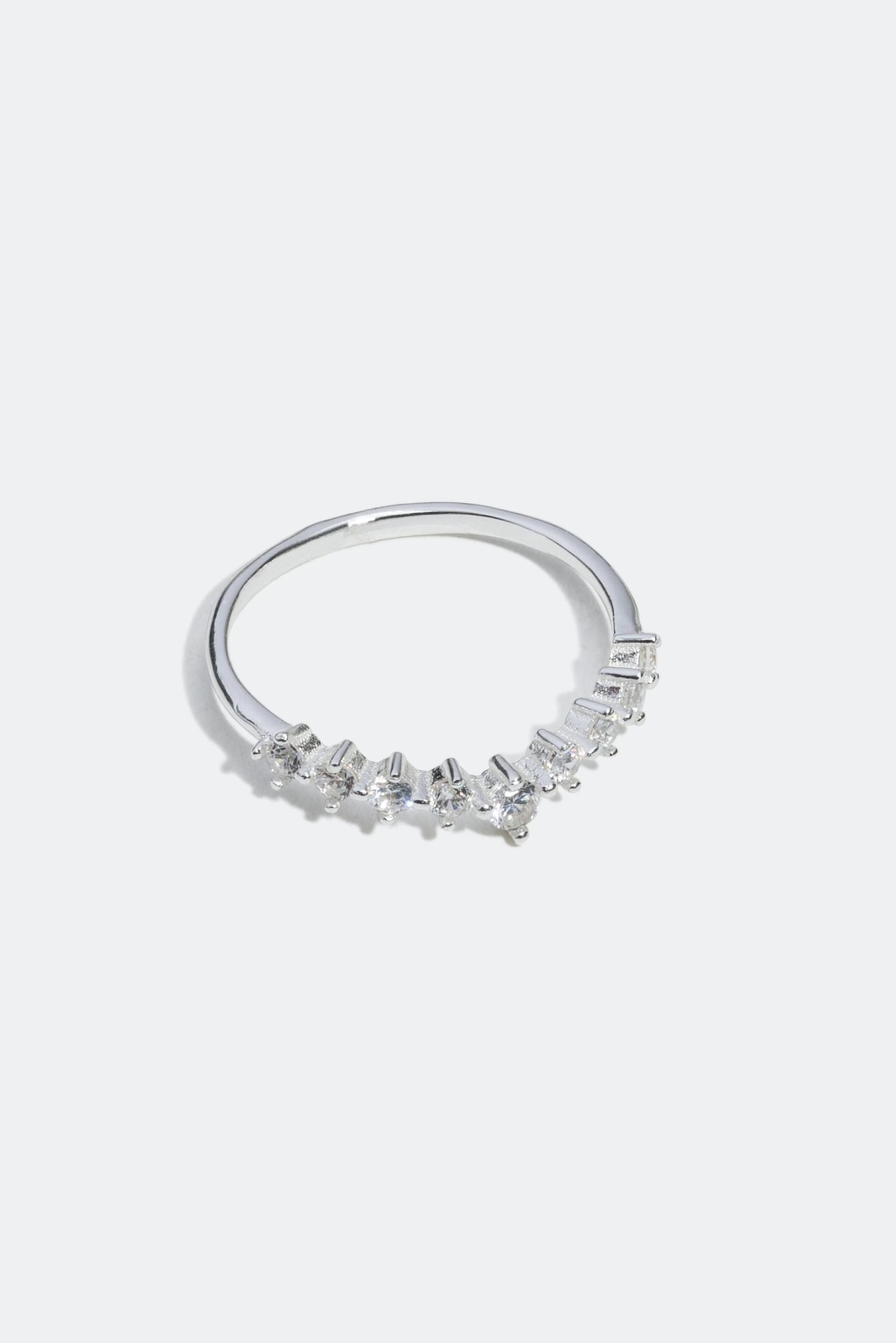 Hopeinen sormus, Tiara