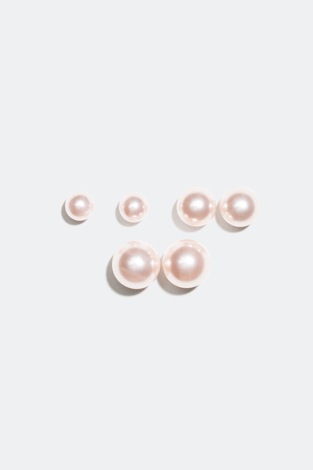 Nappikorvakorut, joissa vaaleanpunaisia helmiä, 3 paria ryhmässä Korut / Korvakorut / Monipakkaus @ Glitter (326761)