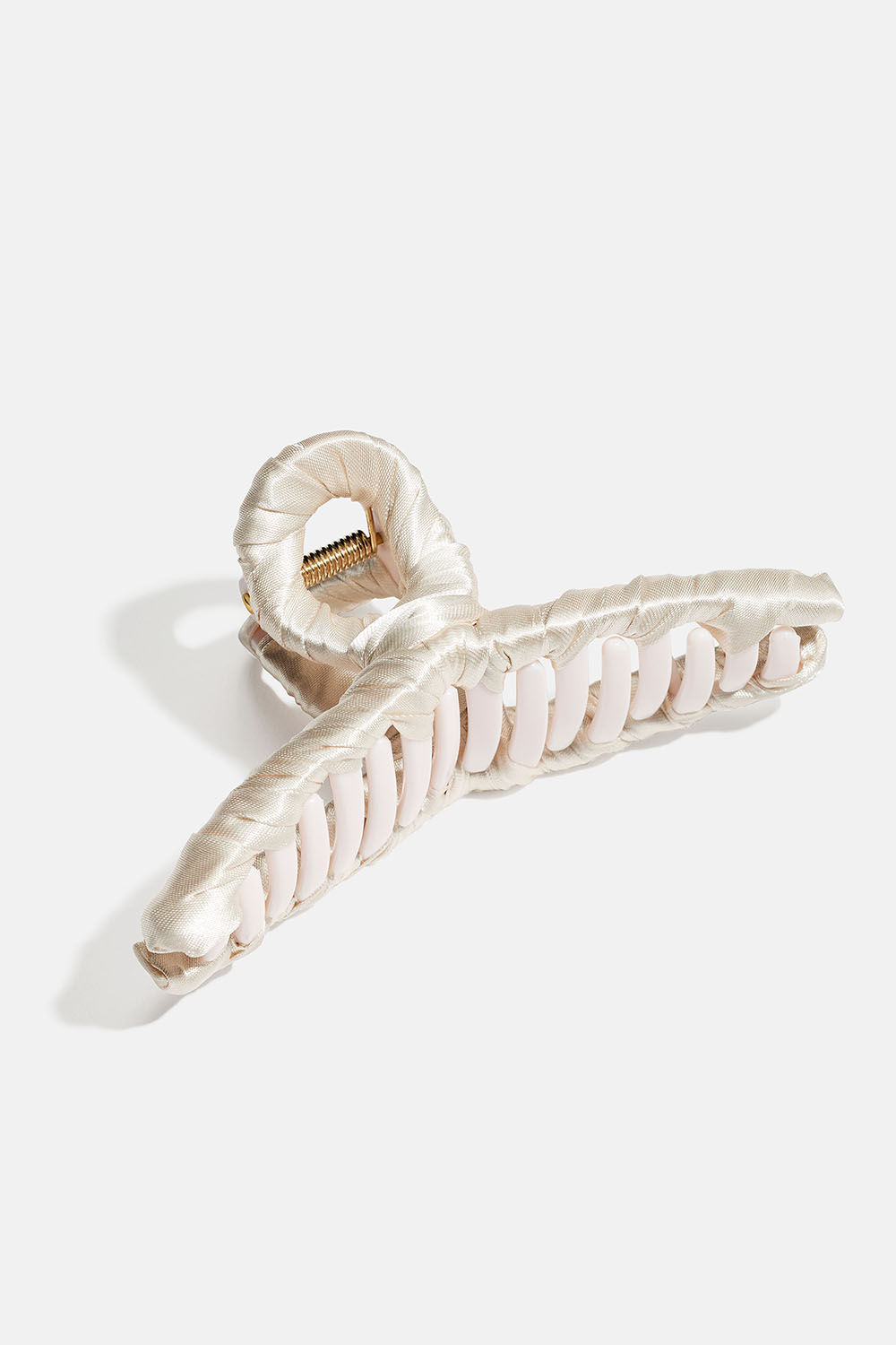 Hiusklipsi, jossa valkoista keinosilkkiä ryhmässä Hiustuotteet / Hiuspinnit ja -klipsit / Hiusklipsit @ Glitter (331002013000)