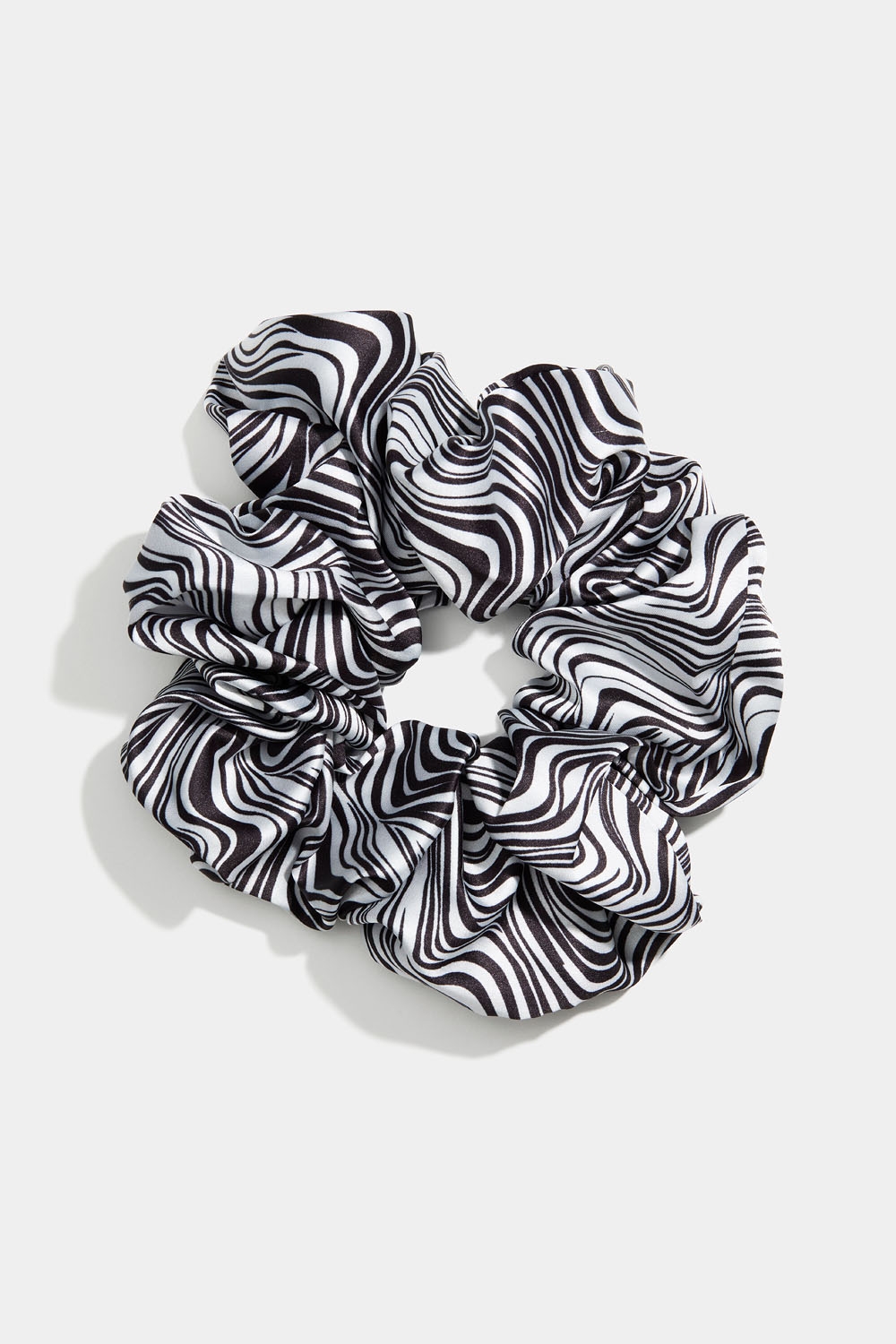 Mustavalkoinen hiusdonitsi ryhmässä Hiustuotteet / Scrunchie-hiusdonitsit @ Glitter (332000710800)