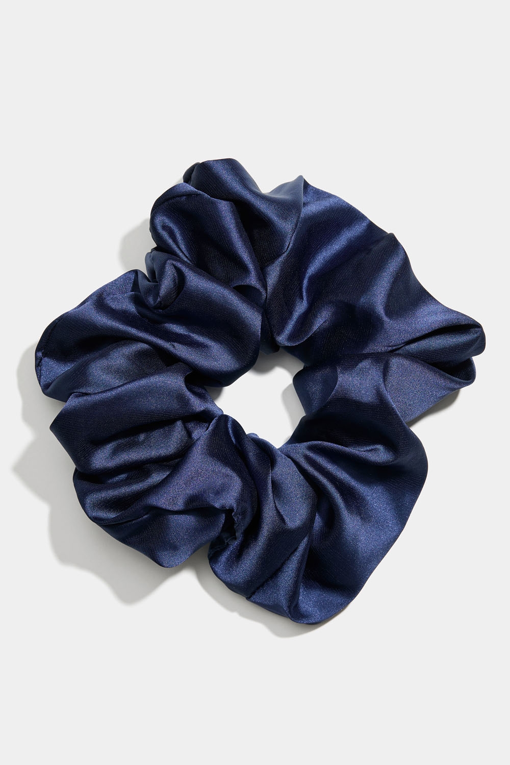 Iso tummansininen hiusdonitsi ryhmässä Hiustuotteet / Scrunchie-hiusdonitsit @ Glitter (332000717201)