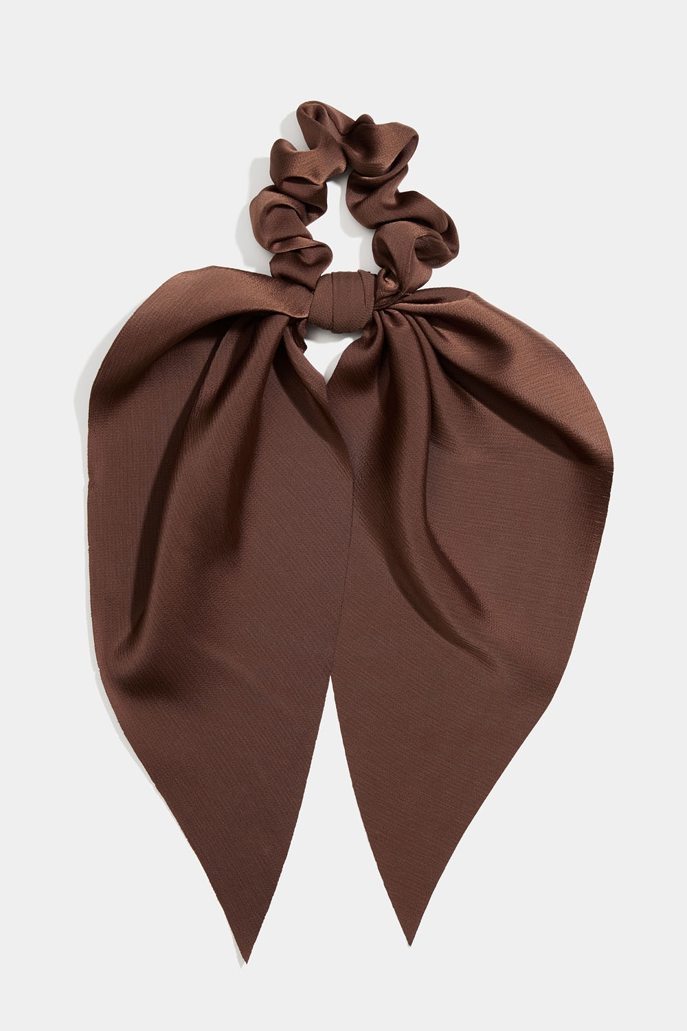Ruskea huividonitsi ryhmässä Hiustuotteet / Scrunchie-hiusdonitsit / Scrunchiet huivikuvioilla @ Glitter (332000798200)