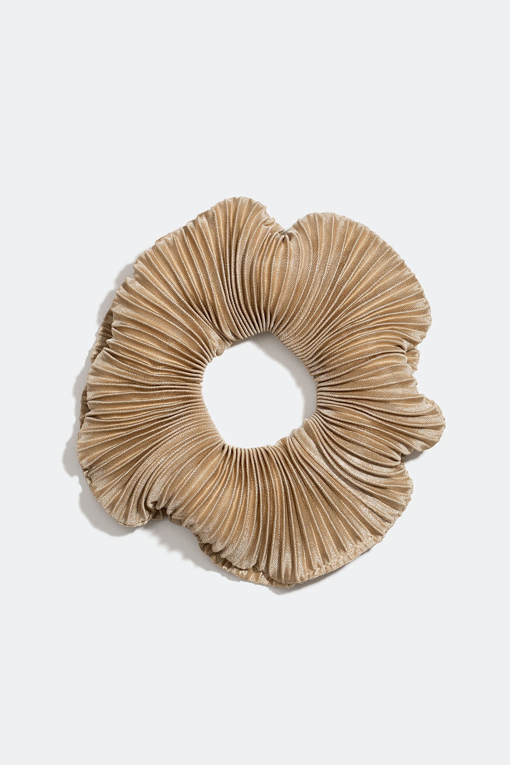 Beige hiusdonitsi pliseerattua keinosilkkiä ryhmässä Hiustuotteet / Scrunchie-hiusdonitsit @ Glitter (332000838300)