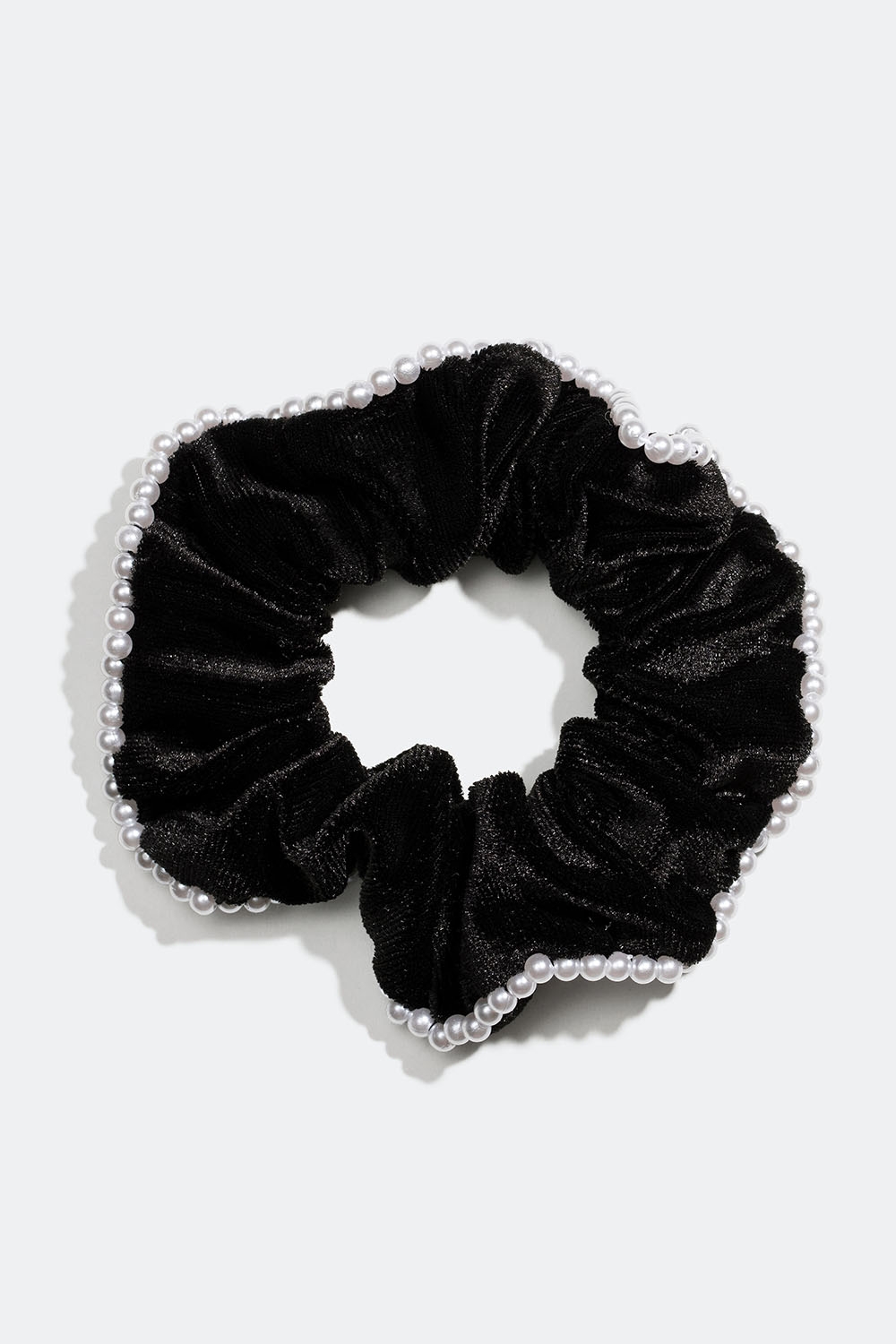 Musta hiusdonitsi keinosamettia valkoisilla helmillä ryhmässä Hiustuotteet / Scrunchie-hiusdonitsit @ Glitter (332000849000)