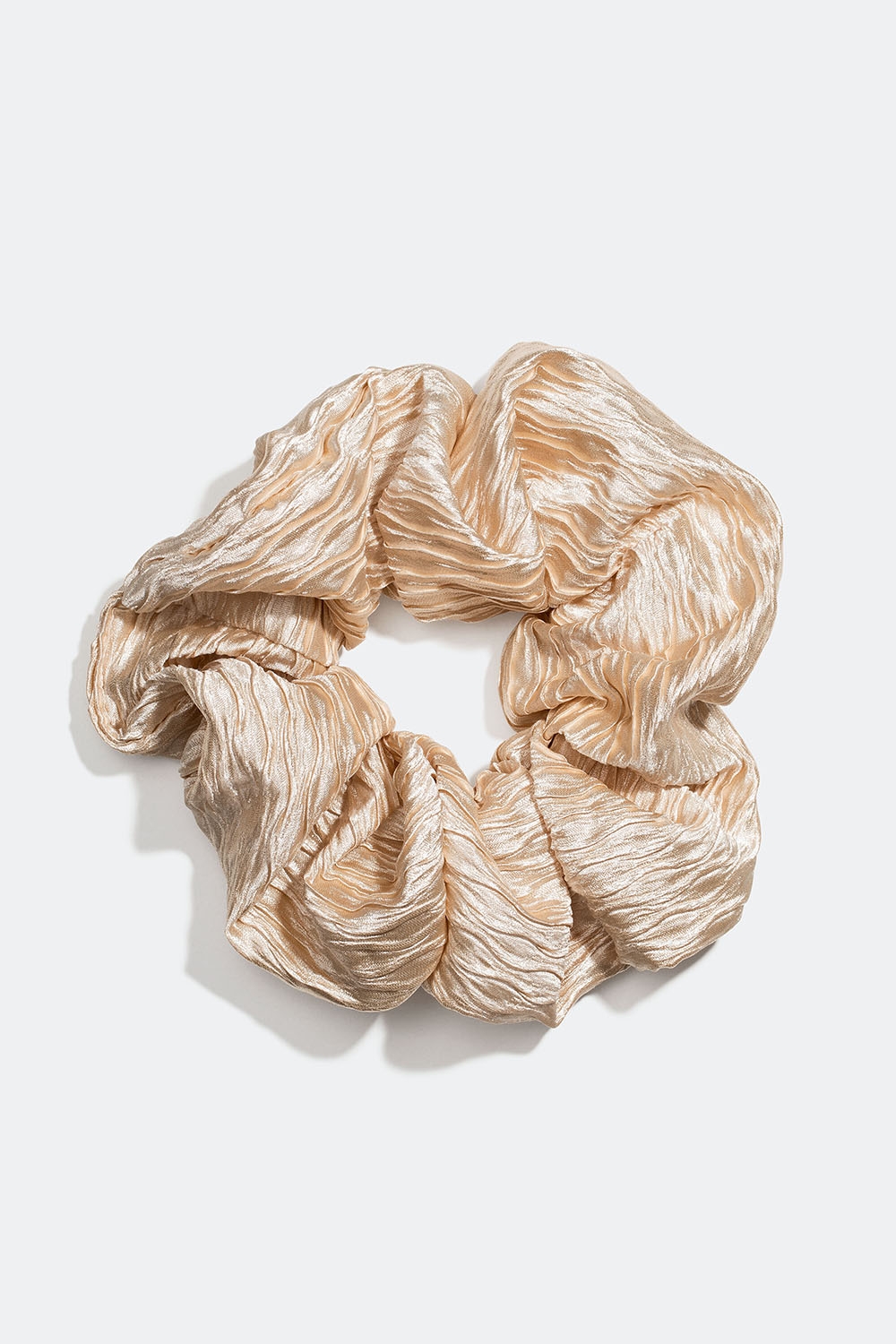 Suuri beige hiusdonitsi pliseeratusta kankaasta ryhmässä Hiustuotteet / Scrunchie-hiusdonitsit @ Glitter (332000898300)