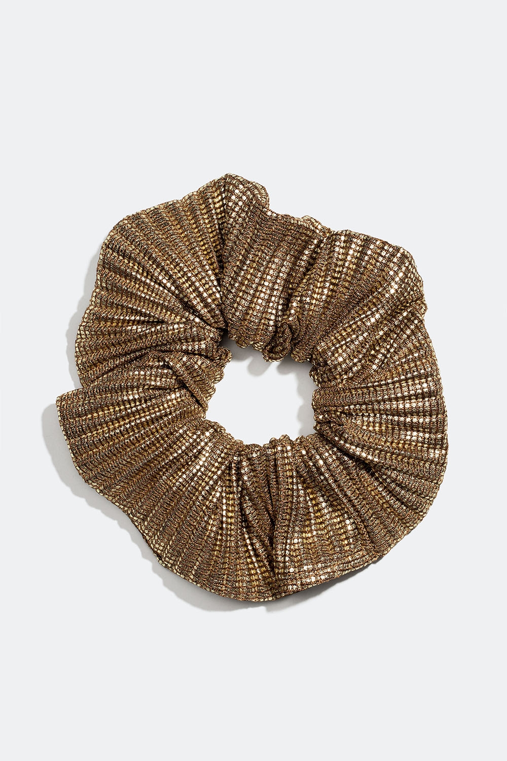 Pliseerattu metallinhohtoinen hiusdonitsi ryhmässä Hiustuotteet / Scrunchie-hiusdonitsit @ Glitter (332000912000)