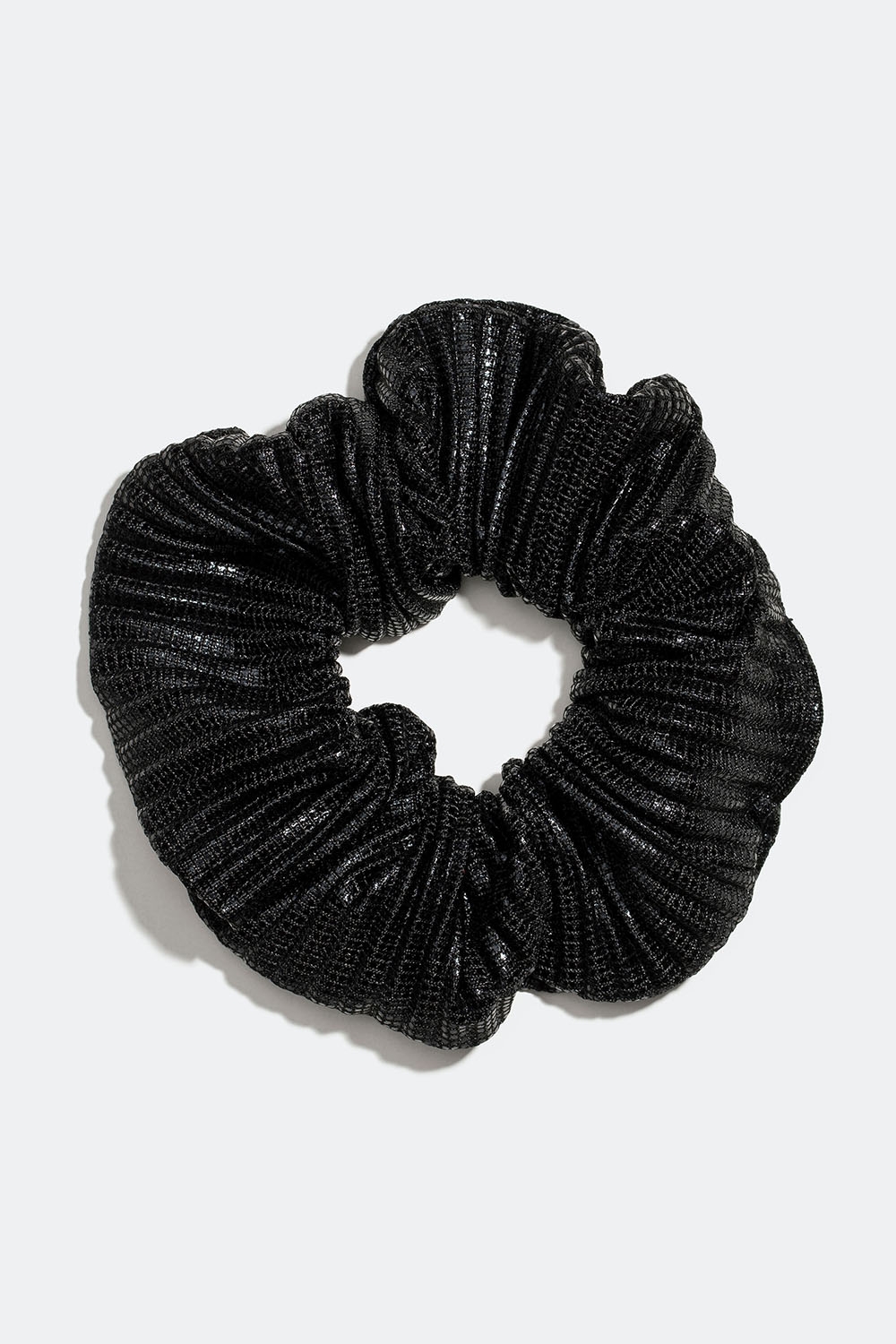 Pliseerattu metallinhohtoinen hiusdonitsi ryhmässä Hiustuotteet / Scrunchie-hiusdonitsit @ Glitter (332000919000)