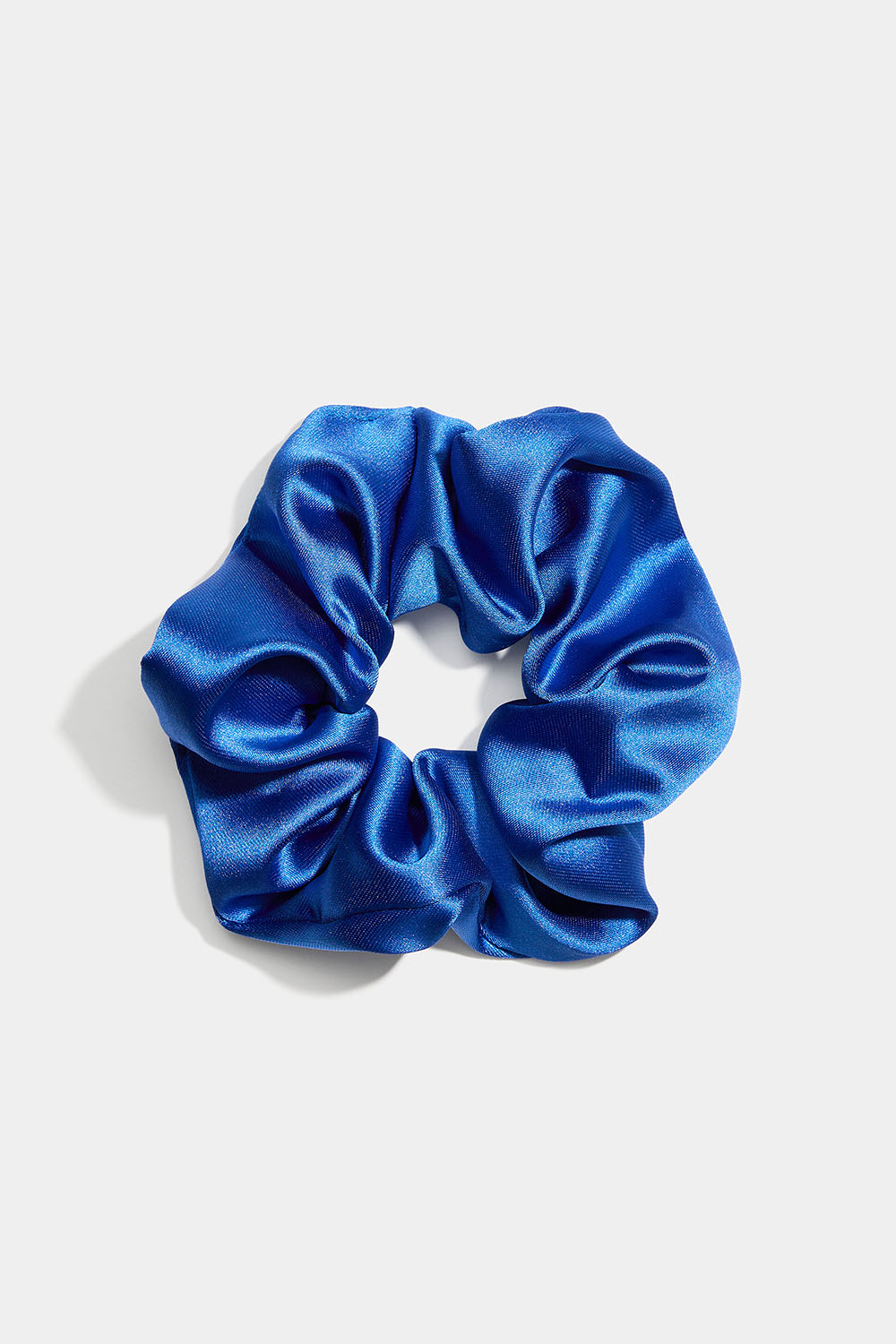 Kiiltävä sininen hiusdonitsi ryhmässä Hiustuotteet / Scrunchie-hiusdonitsit @ Glitter (332000937000)