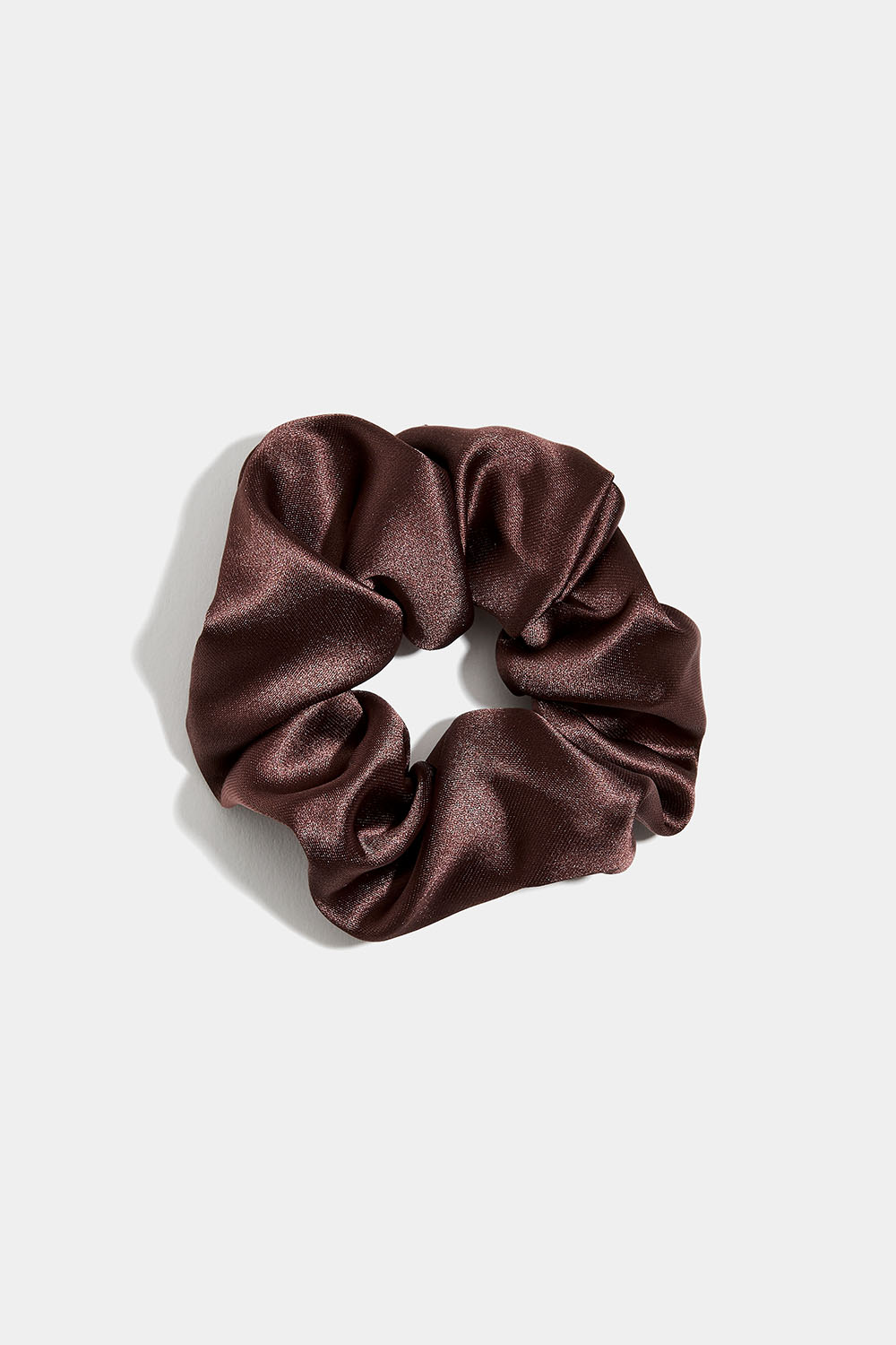Kiiltävä hiusdonitsi, ruskea ryhmässä Hiustuotteet / Scrunchie-hiusdonitsit @ Glitter (332000938200)