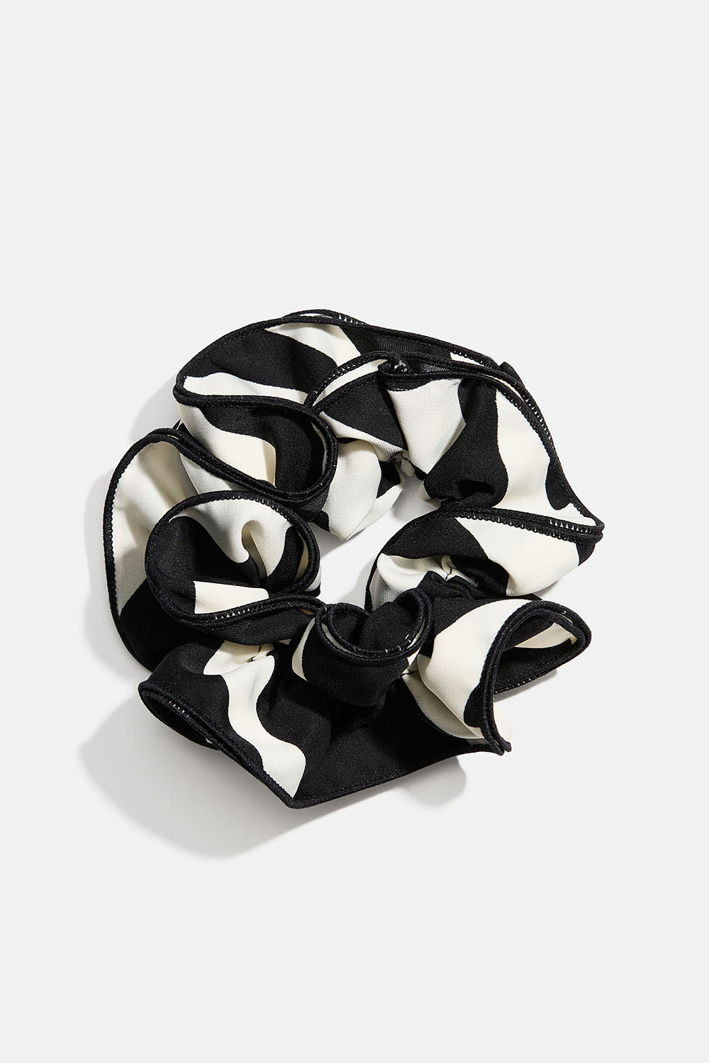 Suuri seeprakuvioinen hiusdonitsi ryhmässä Hiustuotteet / Scrunchie-hiusdonitsit @ Glitter (332001610800)