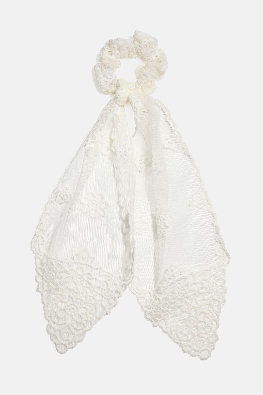 Valkoinen hännällinen hiusdonitsi pitsiä ryhmässä Hiustuotteet / Scrunchie-hiusdonitsit @ Glitter (332002033000)