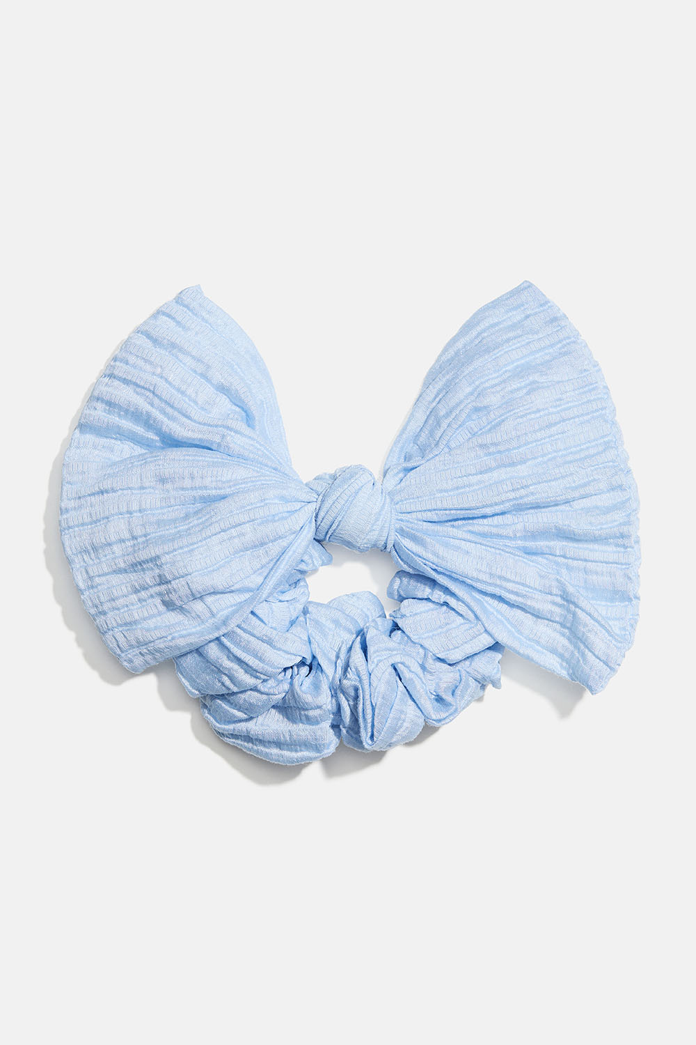 Vaaleansininen pliseerattu hiusdonitsi, jossa rusetti ryhmässä Hiustuotteet / Scrunchie-hiusdonitsit @ Glitter (332002097100)