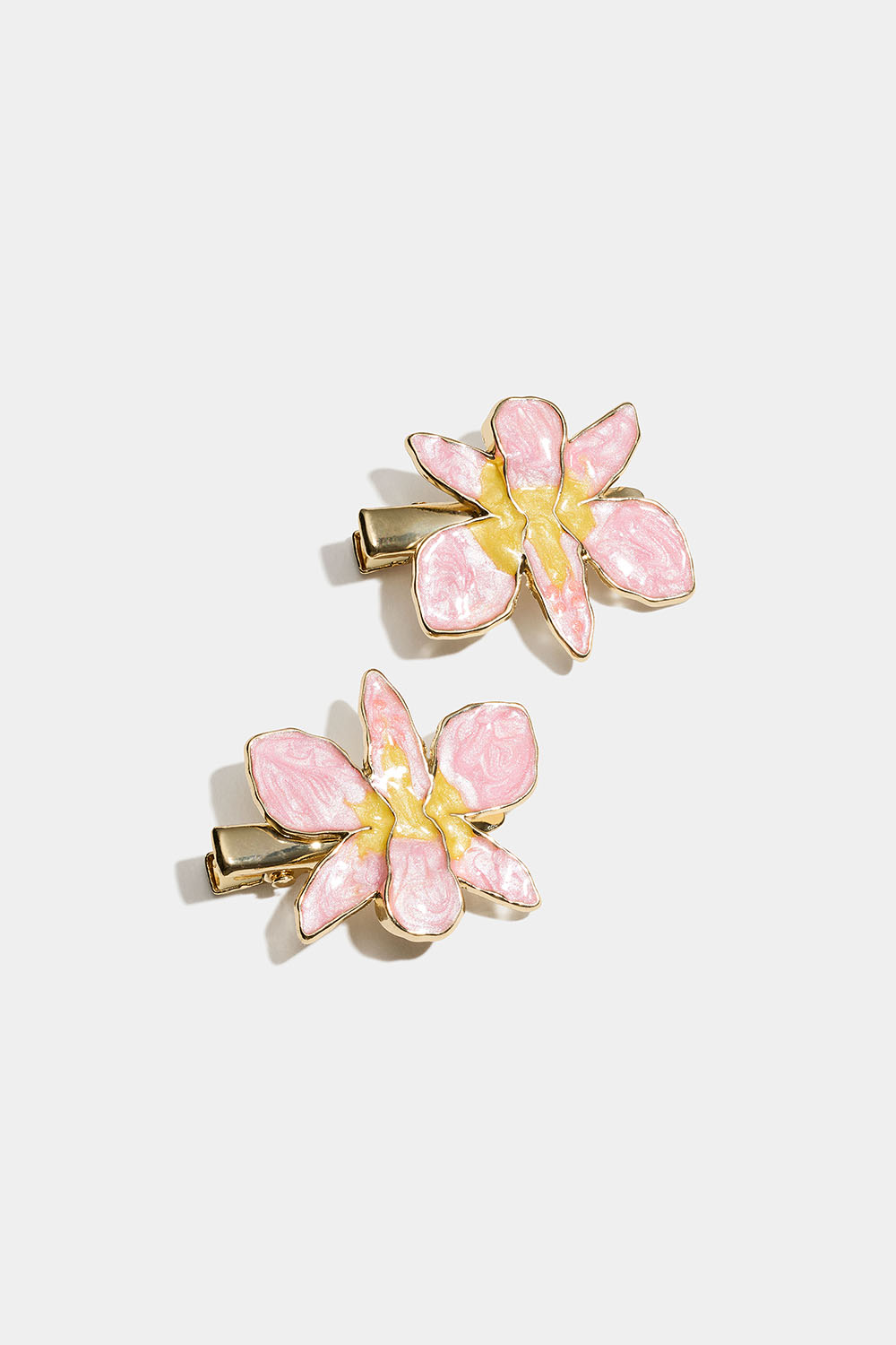 Kullanväriset hiusklipsit, joissa vaaleanpunaisia kukkia, 2 kpl ryhmässä Hiustuotteet / Hiuspinnit ja -klipsit / Hiuspinnit @ Glitter (335002105000)