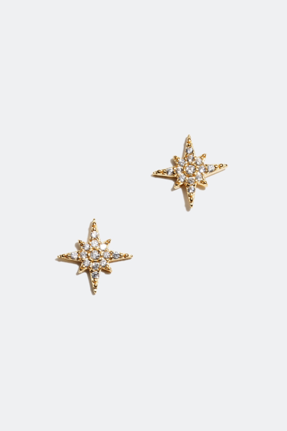 Nappikorvakorut tähtikuviolla, 18 karaatin kultaus, 0,9 cm ryhmässä 18 karaatin kullattua hopeaa @ Glitter (553000542000)