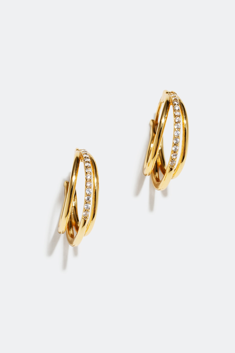 Kolminkertaiset korvarenkaat Cubic Zirconia -kivellä, 18 karaatin kultaus, 1,4 cm ryhmässä 18 karaatin kullattua hopeaa / Korvakorut 18 karaatin kulta @ Glitter (553000562000)