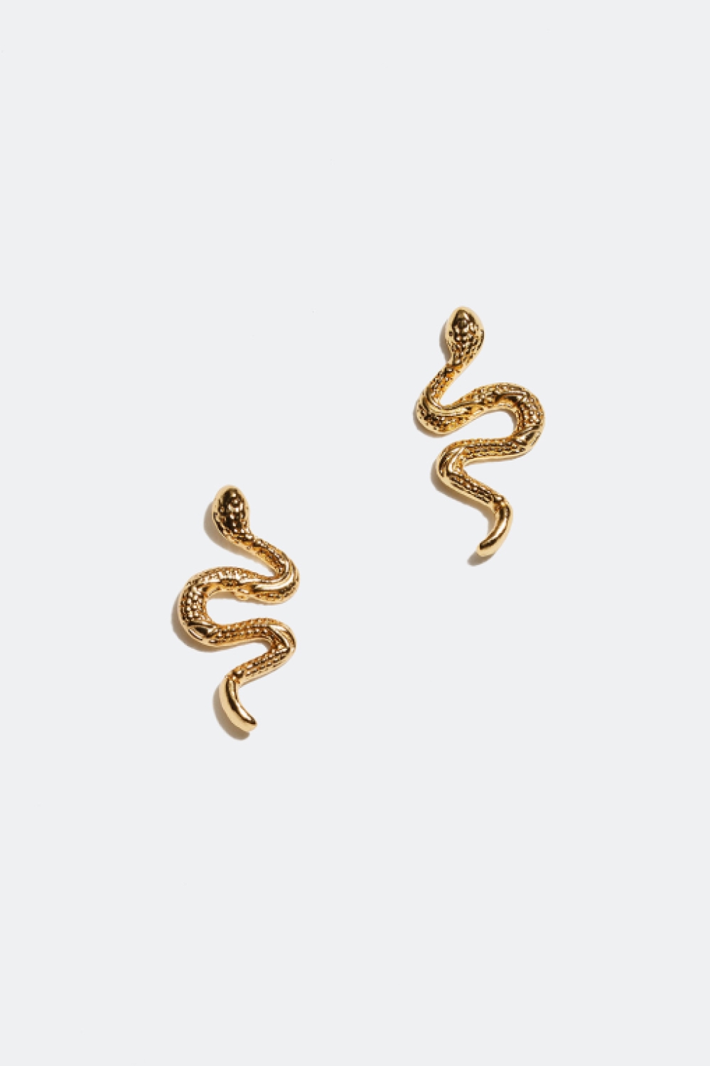 Korvakorut ”Snake”, 18 karaatin kultaus, 1,3 cm ryhmässä 18 karaatin kullattua hopeaa / Korvakorut 18 karaatin kulta @ Glitter (553000602000)