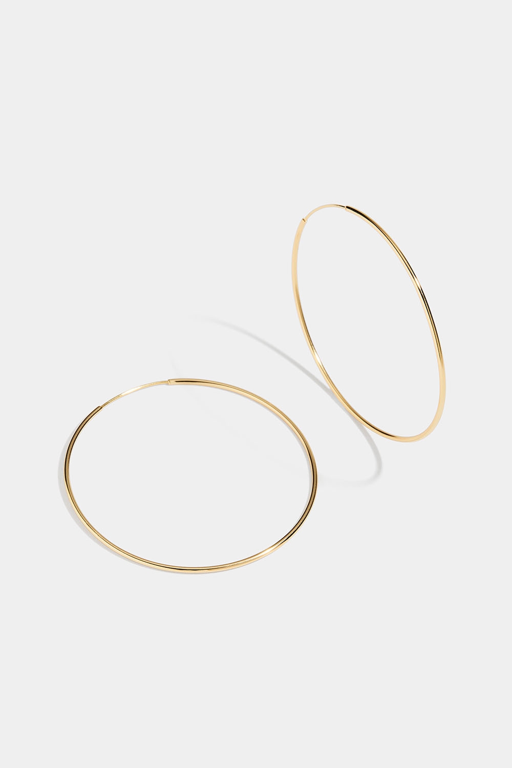 Isot ohuet korvarenkaat aitoa 18K kullattua hopeaa, 5 cm ryhmässä 18 karaatin kullattua hopeaa / Korvakorut 18 karaatin kulta @ Glitter (553000812000)