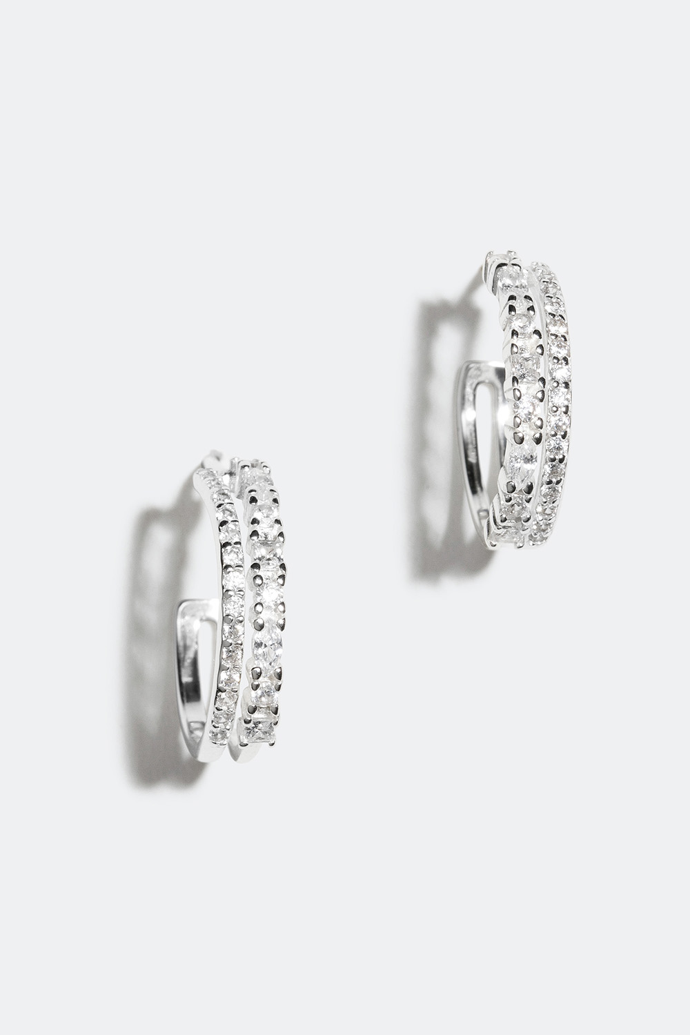 Aidosta hopeasta valmistetut kaksinkertaiset korvarenkaat Cubic Zirconia -kivellä ryhmässä Aitoa Hopeaa / Hopeiset korvakorut / Korvarenkaat aitoa hopeaa @ Glitter (553001711000)