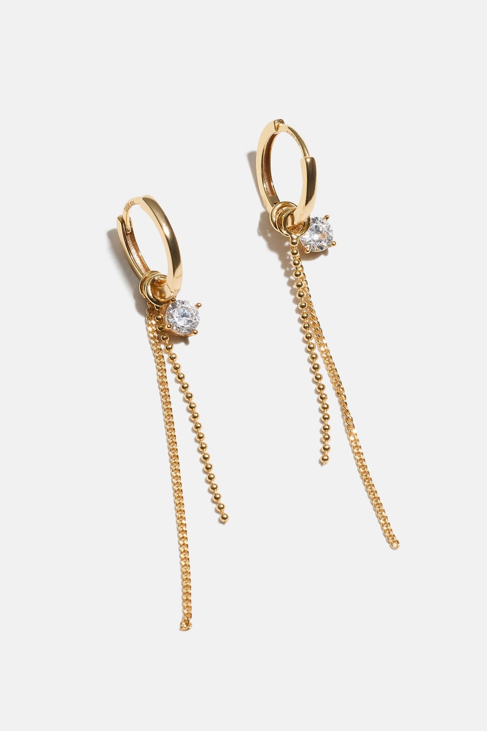 Aidot 18k kullatut hopeakorvarenkaat, joissa ketjuja ja Cubic zirconia -kiviä ryhmässä 18 karaatin kullattua hopeaa / Korvakorut 18 karaatin kulta @ Glitter (553004302002)