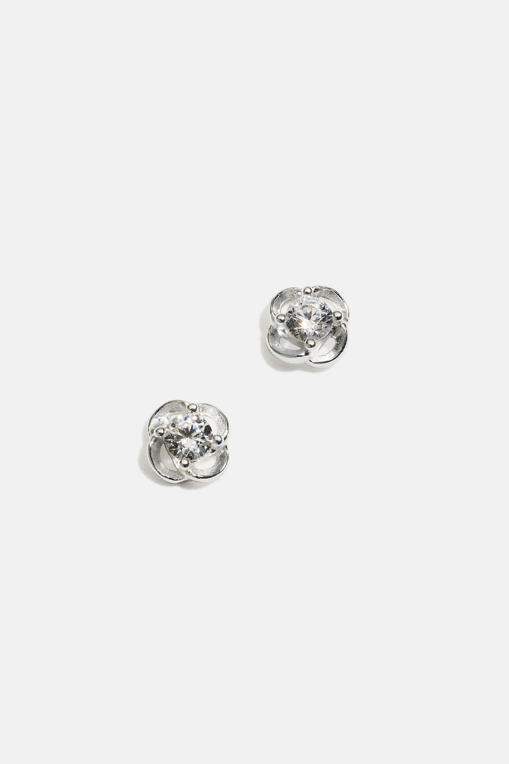 Pienet hopeiset nappikorvakorut, joissa pyöreitä muotoja ja Cubic zirconia -kiviä ryhmässä Aitoa Hopeaa / Hopeiset korvakorut / Nappikorvakorut aitoa hopeaa @ Glitter (553004511001)